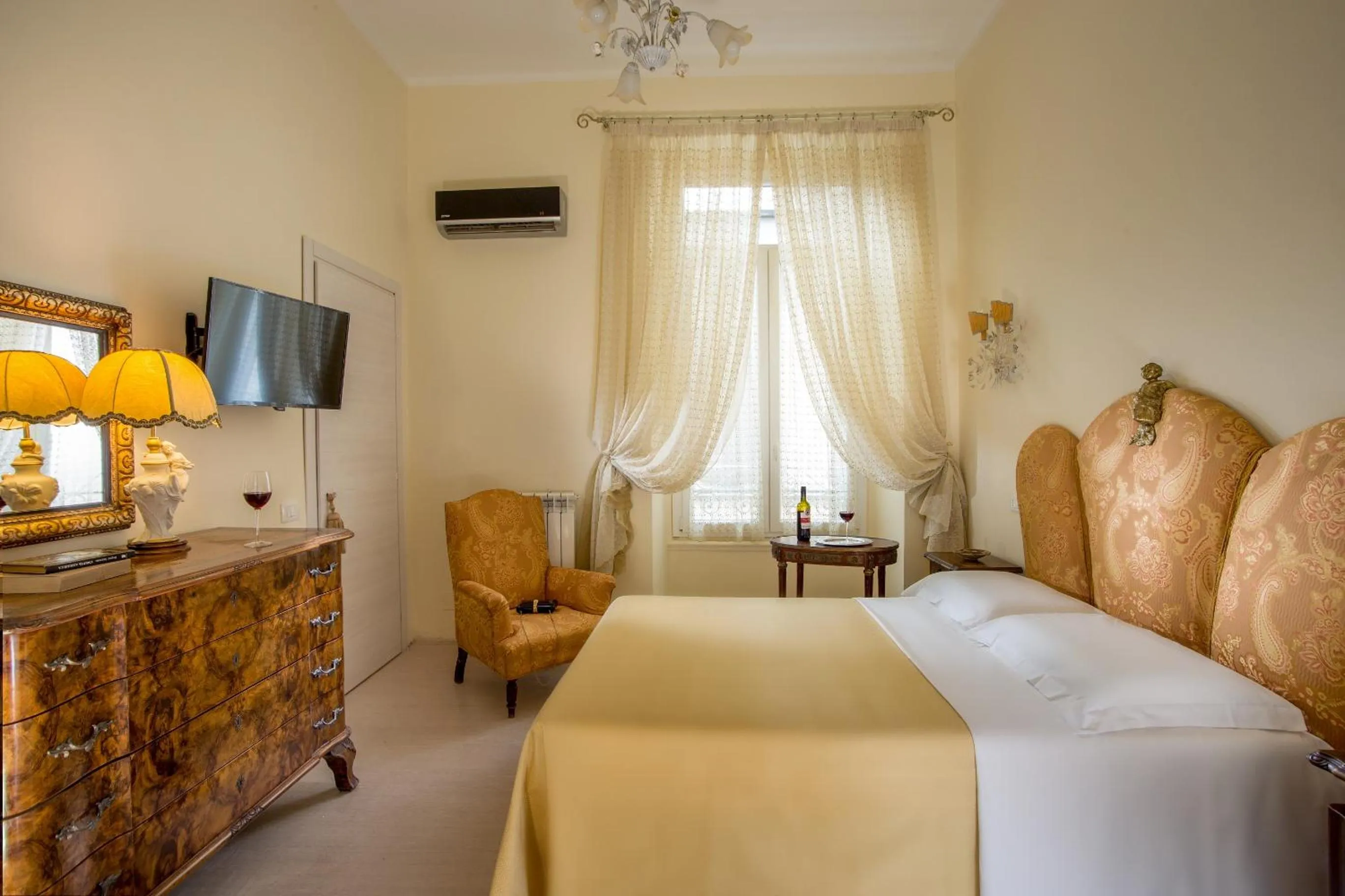 Photo of the whole room, Bed in Roma Central Guest House
