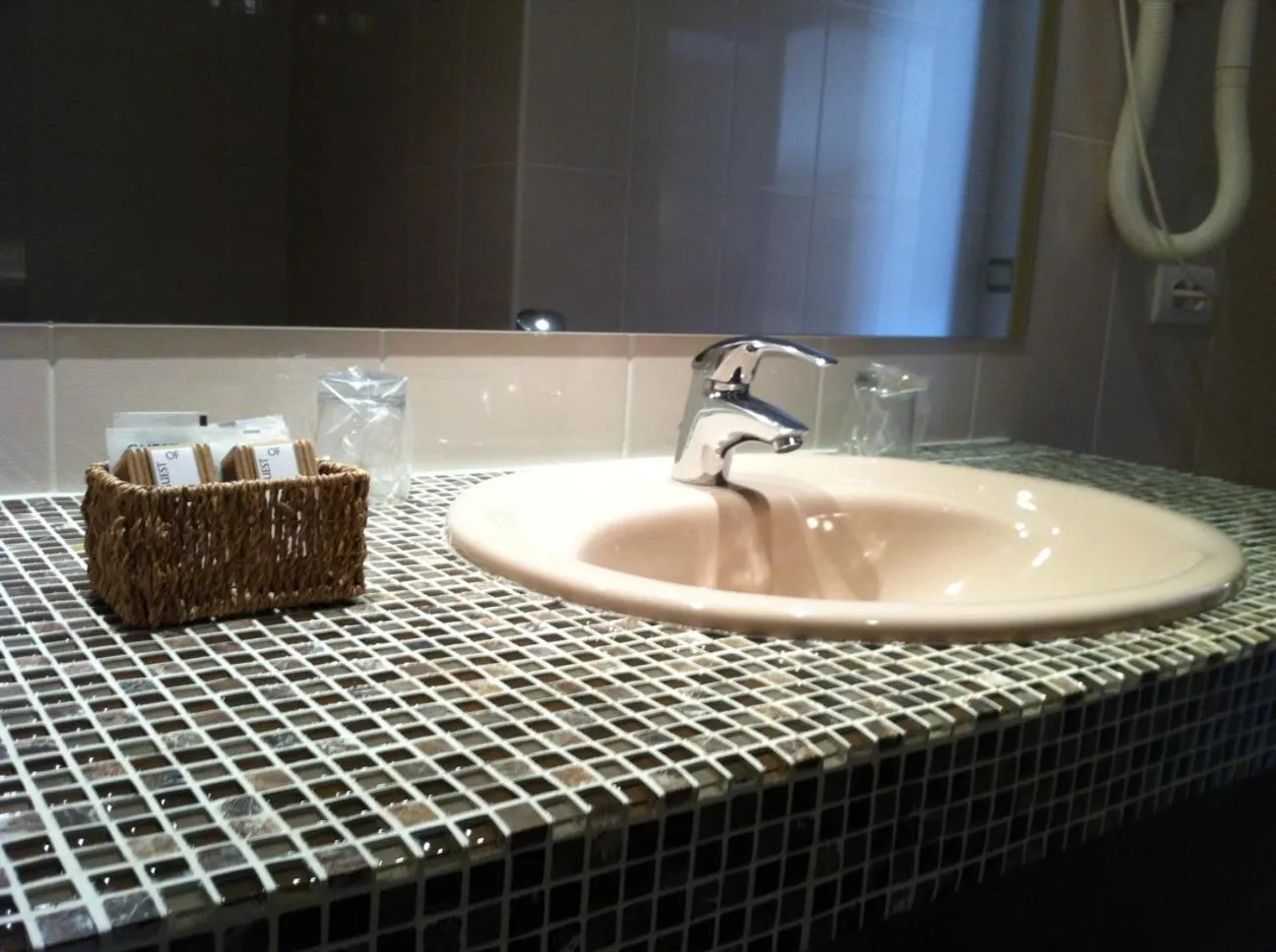 Bathroom in Logis Hôtel - Restaurant Maison Claude Darroze