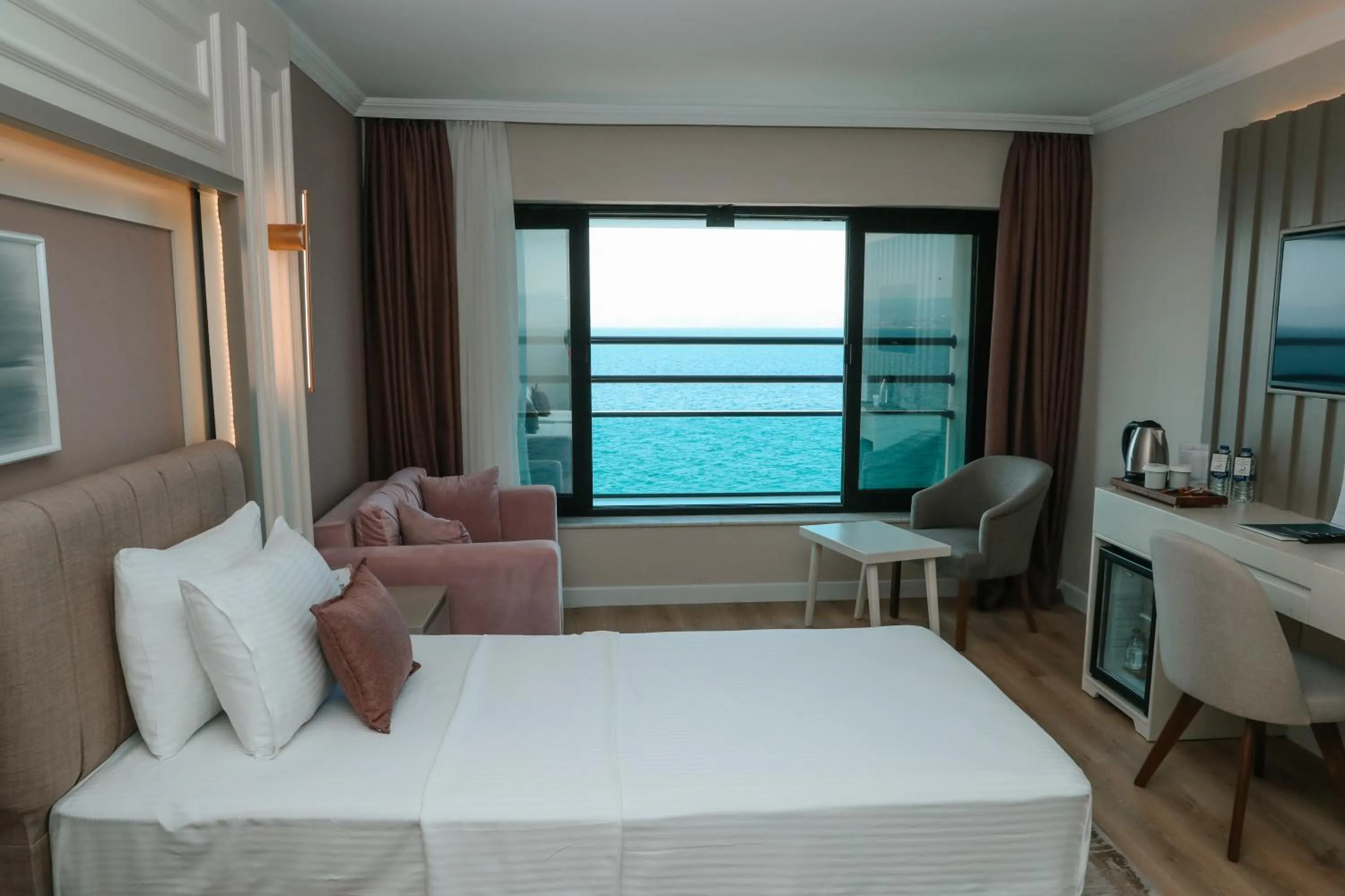 View (from property/room), Bed in Vira Otel Suites