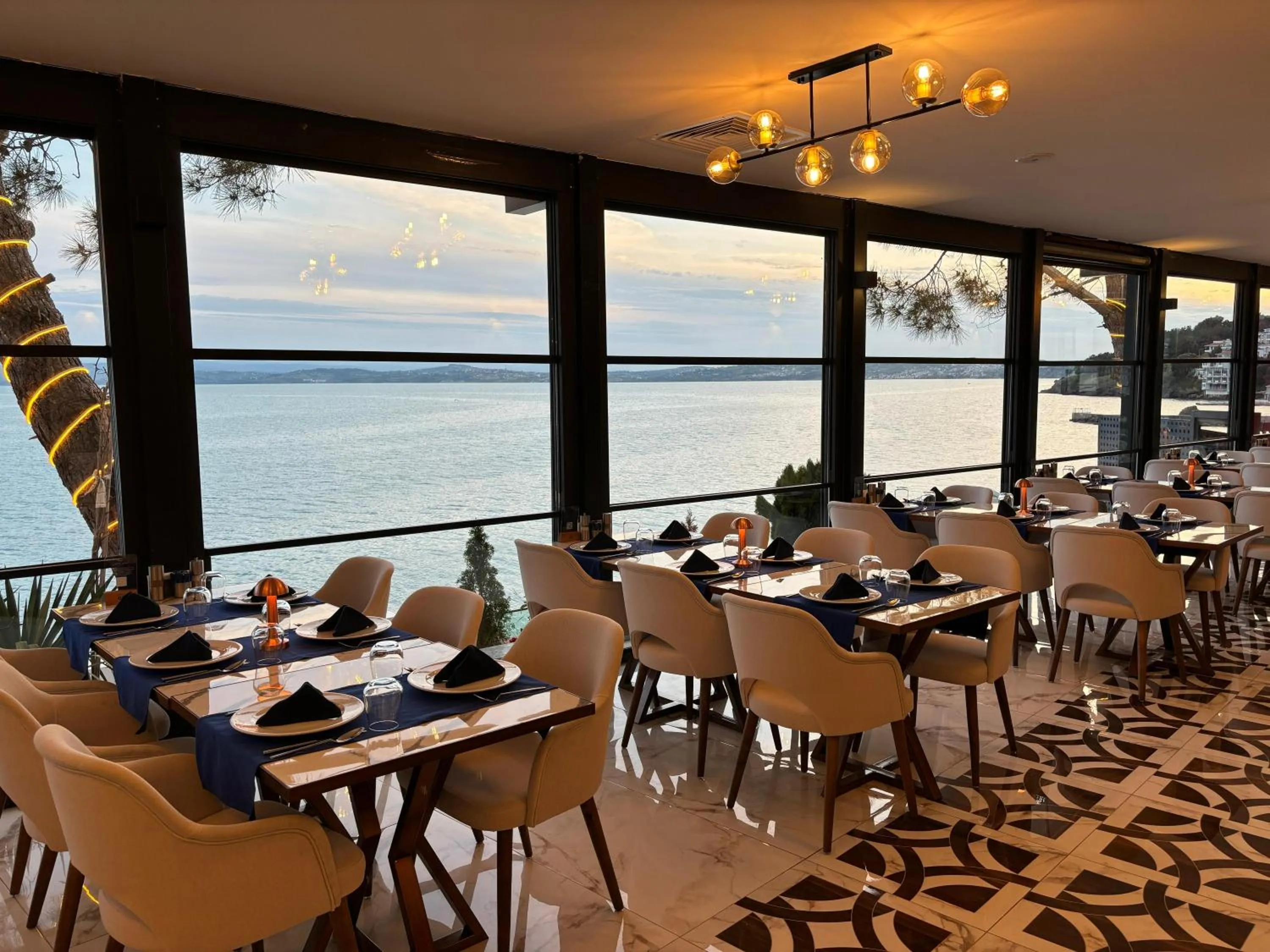 Restaurant/places to eat in Vira Otel Suites