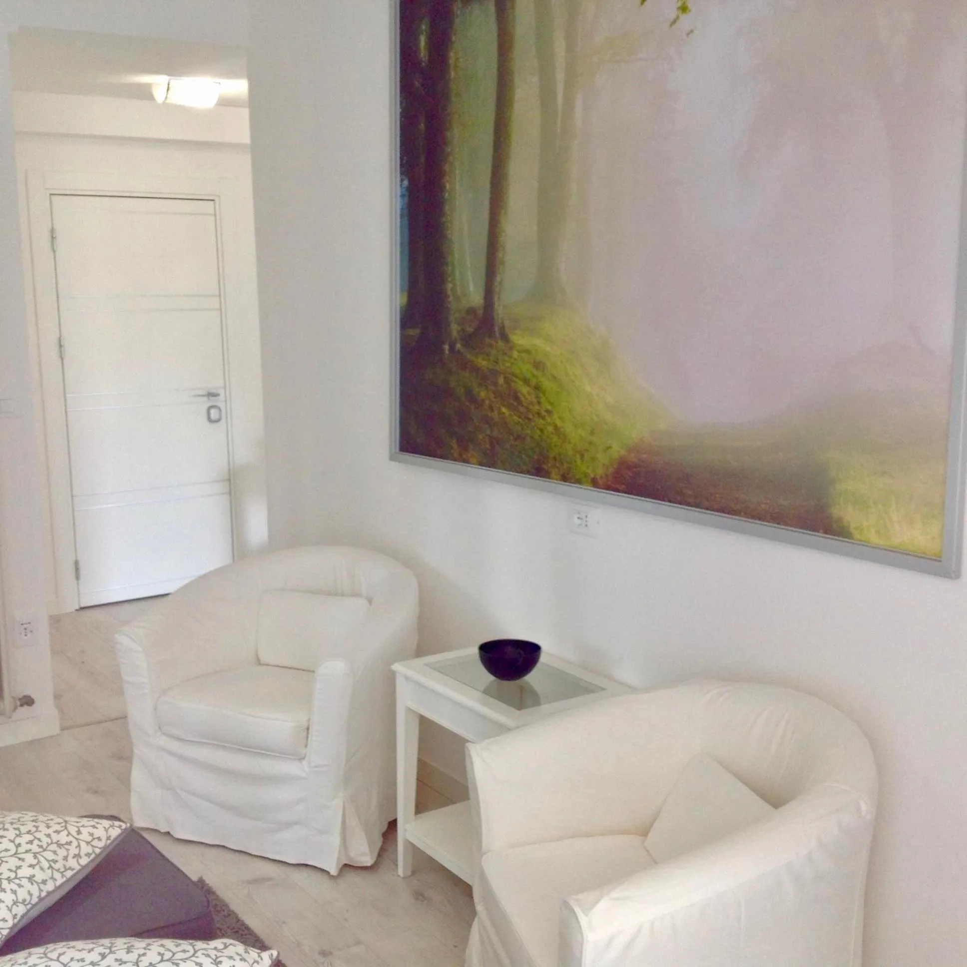 Seating area in Hotel La Perla