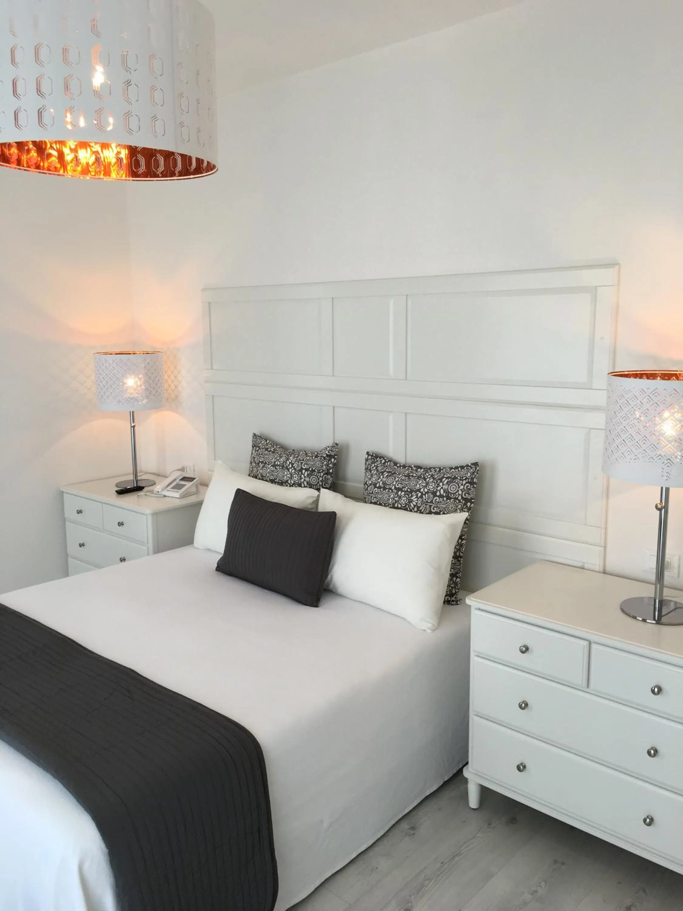 View (from property/room), Bed in Hotel La Perla