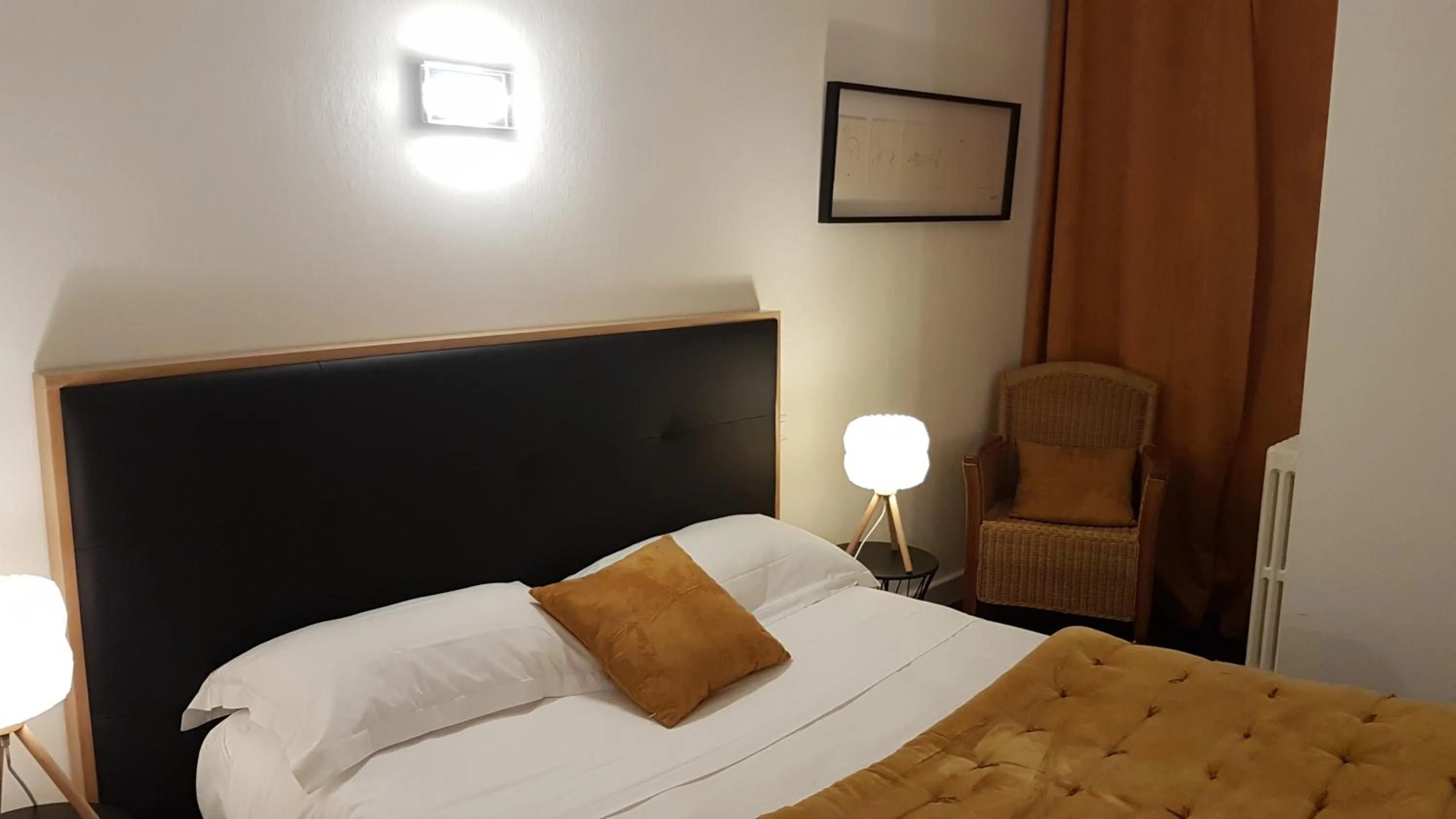 Bed in hôtel restaurant Beau-rivage