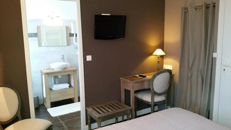 Communal lounge/ TV room, Bed in hôtel restaurant Beau-rivage