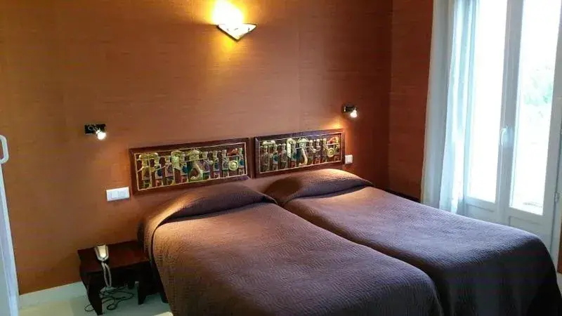 Twin Room in hôtel restaurant Beau-rivage Twin Room in hôtel restaurant Beau-rivage