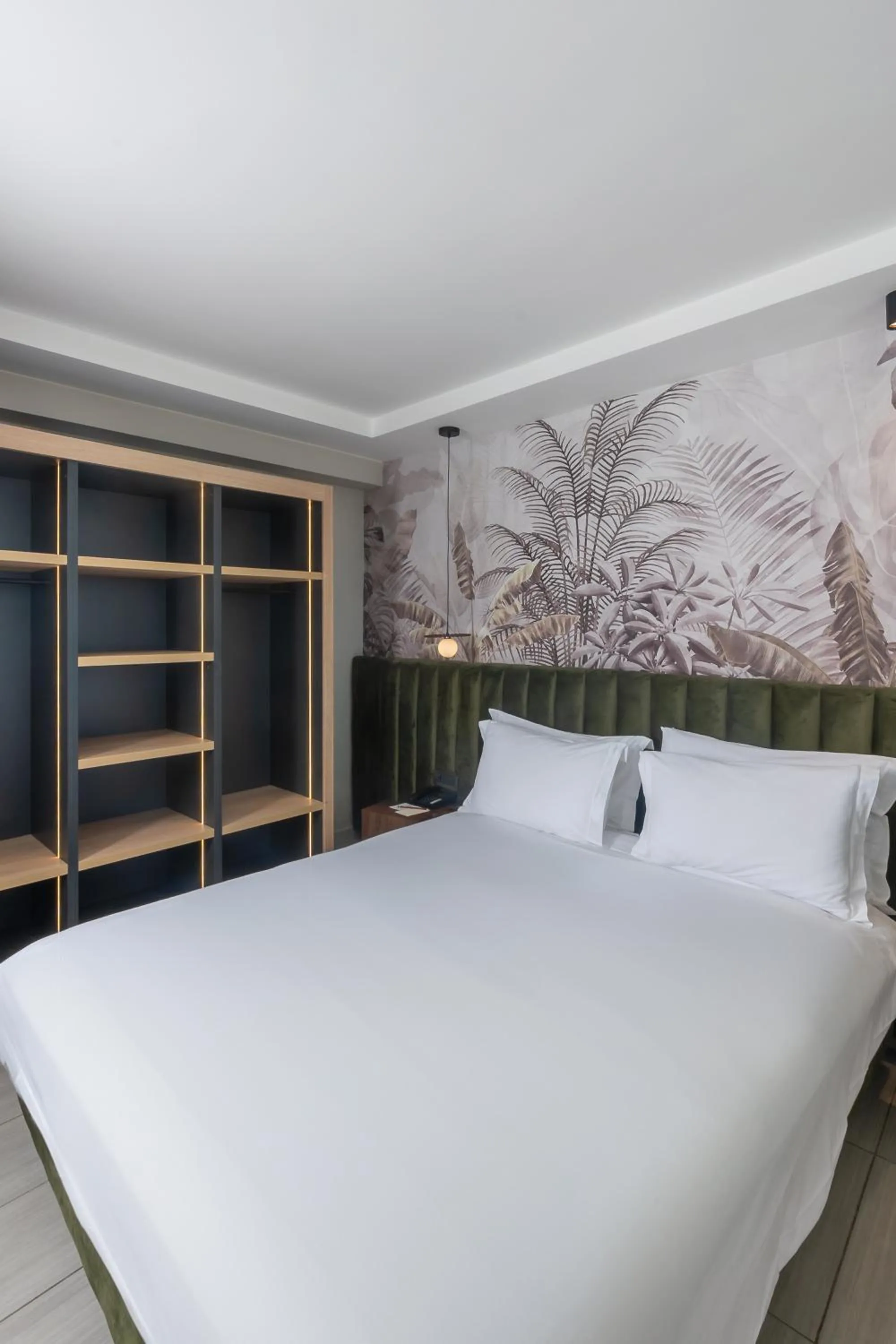 Bedroom, Bed in Kenzi Solazur