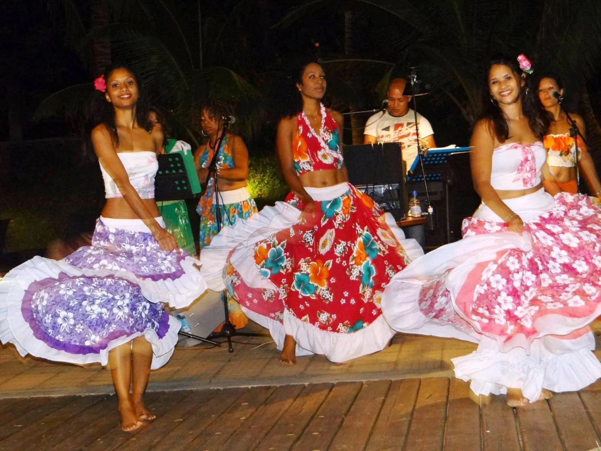 Evening entertainment in Hotel Exsel Alamanda