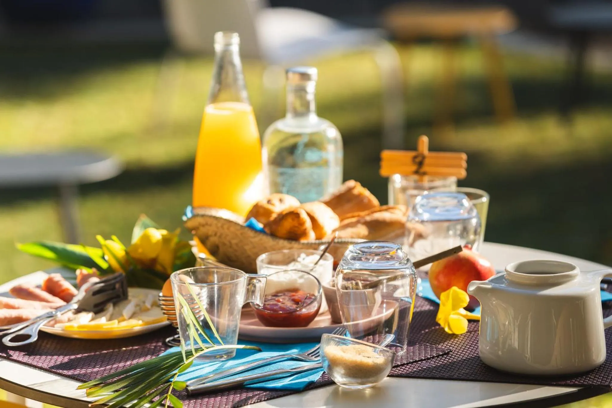 Buffet breakfast in Hotel Exsel Alamanda