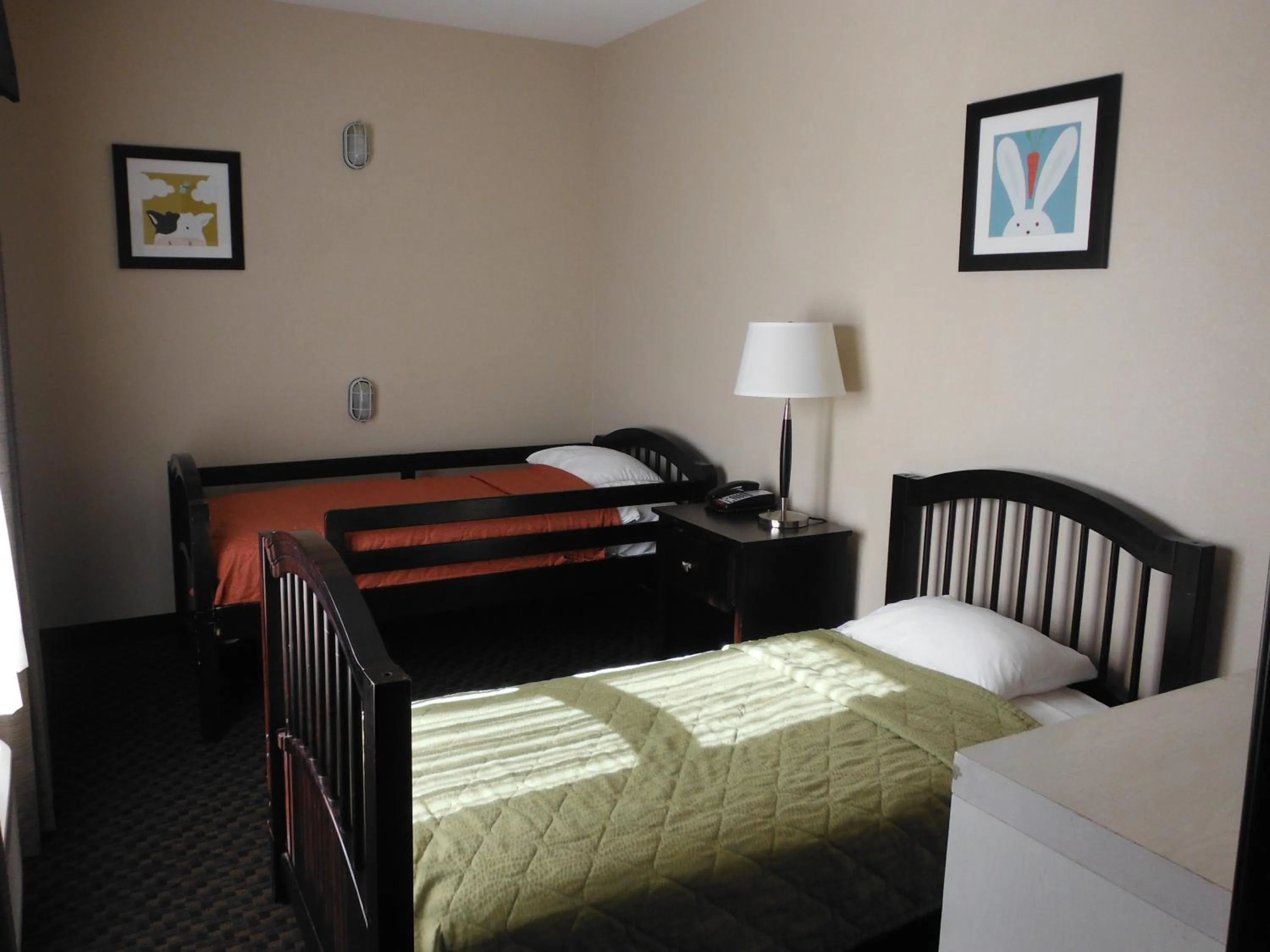 Photo of the whole room, Bed in Holiday Inn Express & Suites Clinton by IHG
