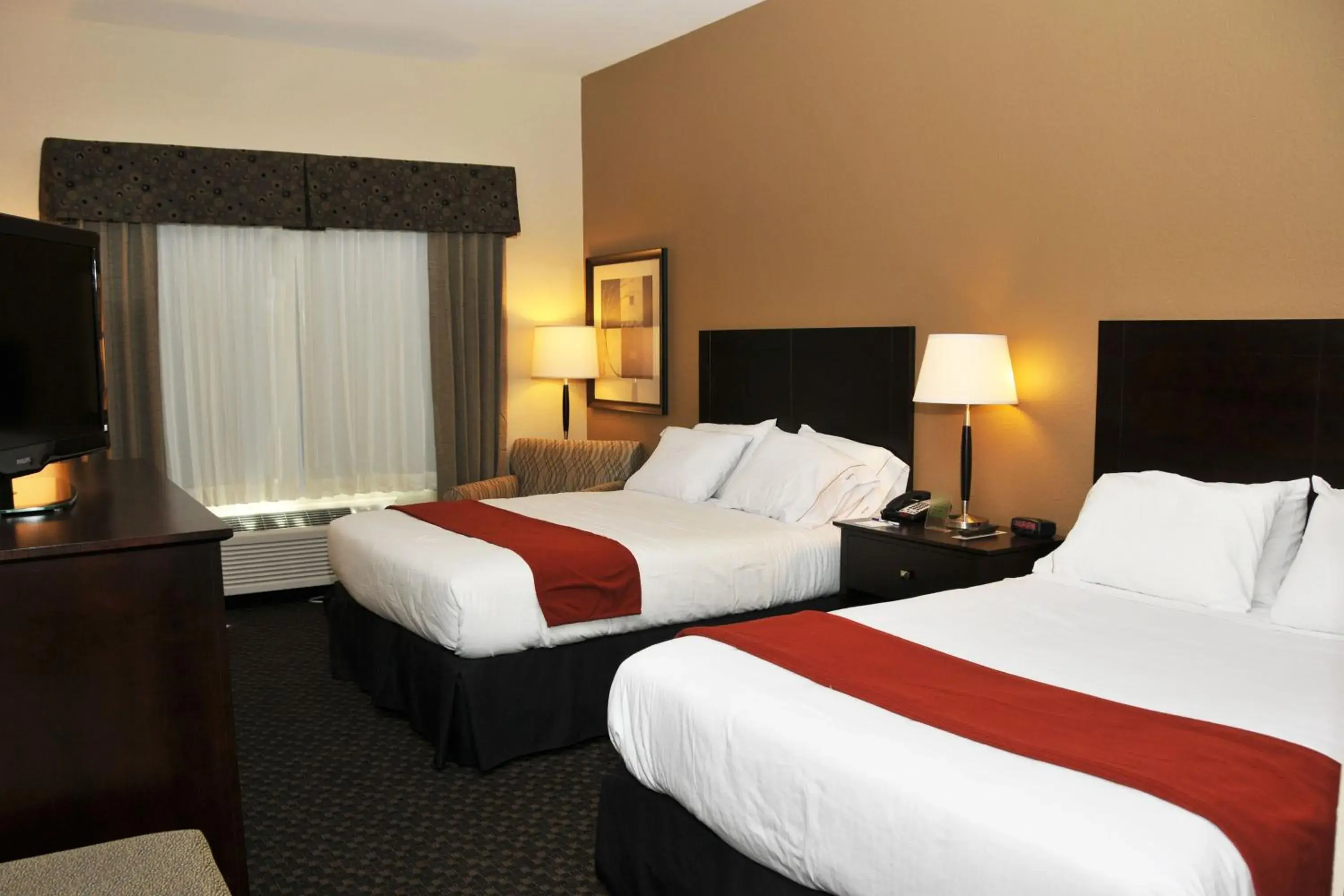 Queen Suite with Two Queen Beds in Holiday Inn Express & Suites Clinton by IHG Queen Suite with Two Queen Beds in Holiday Inn Express & Suites Clinton by IHG