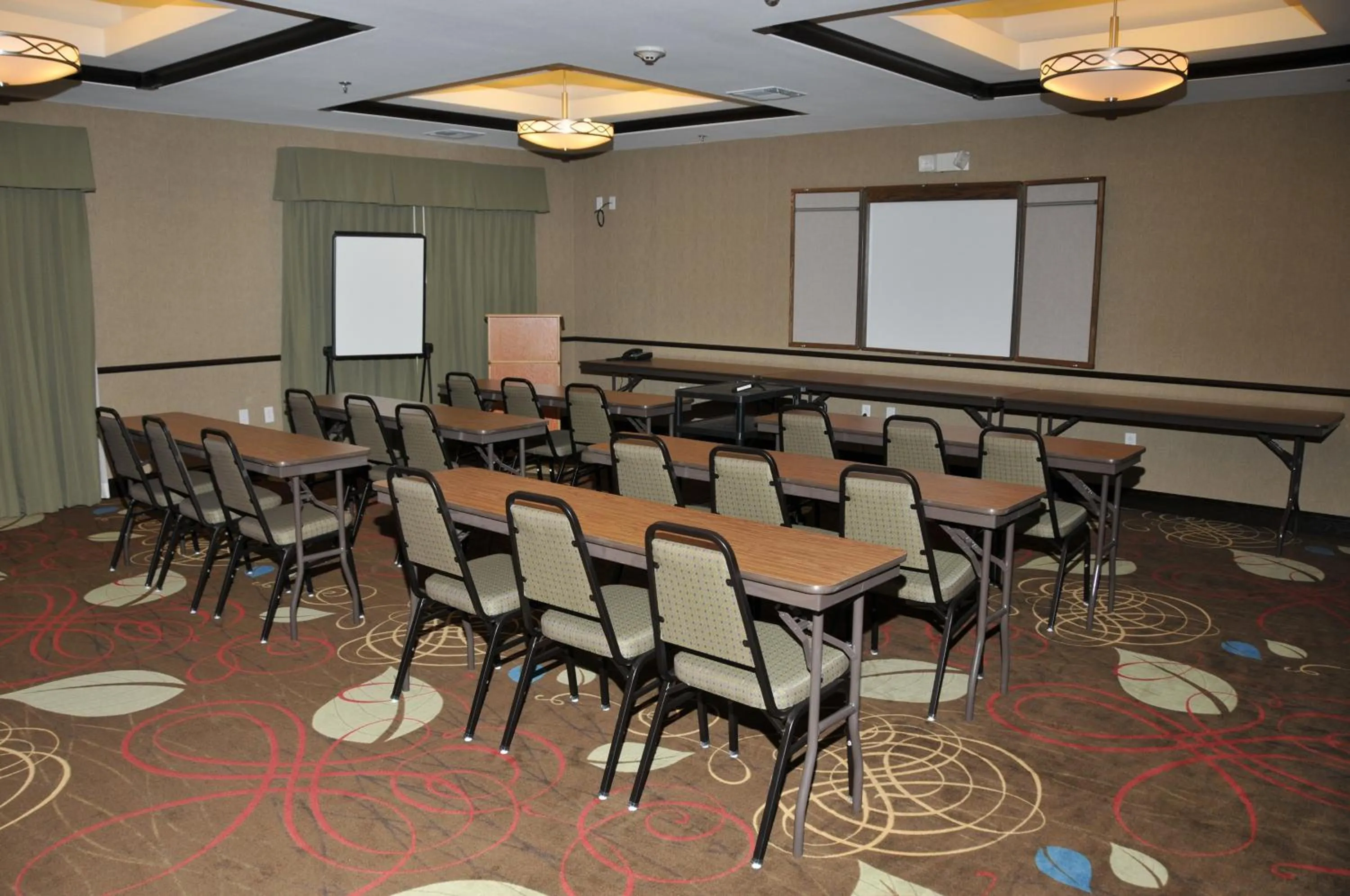 Meeting/conference room in Holiday Inn Express & Suites Clinton by IHG
