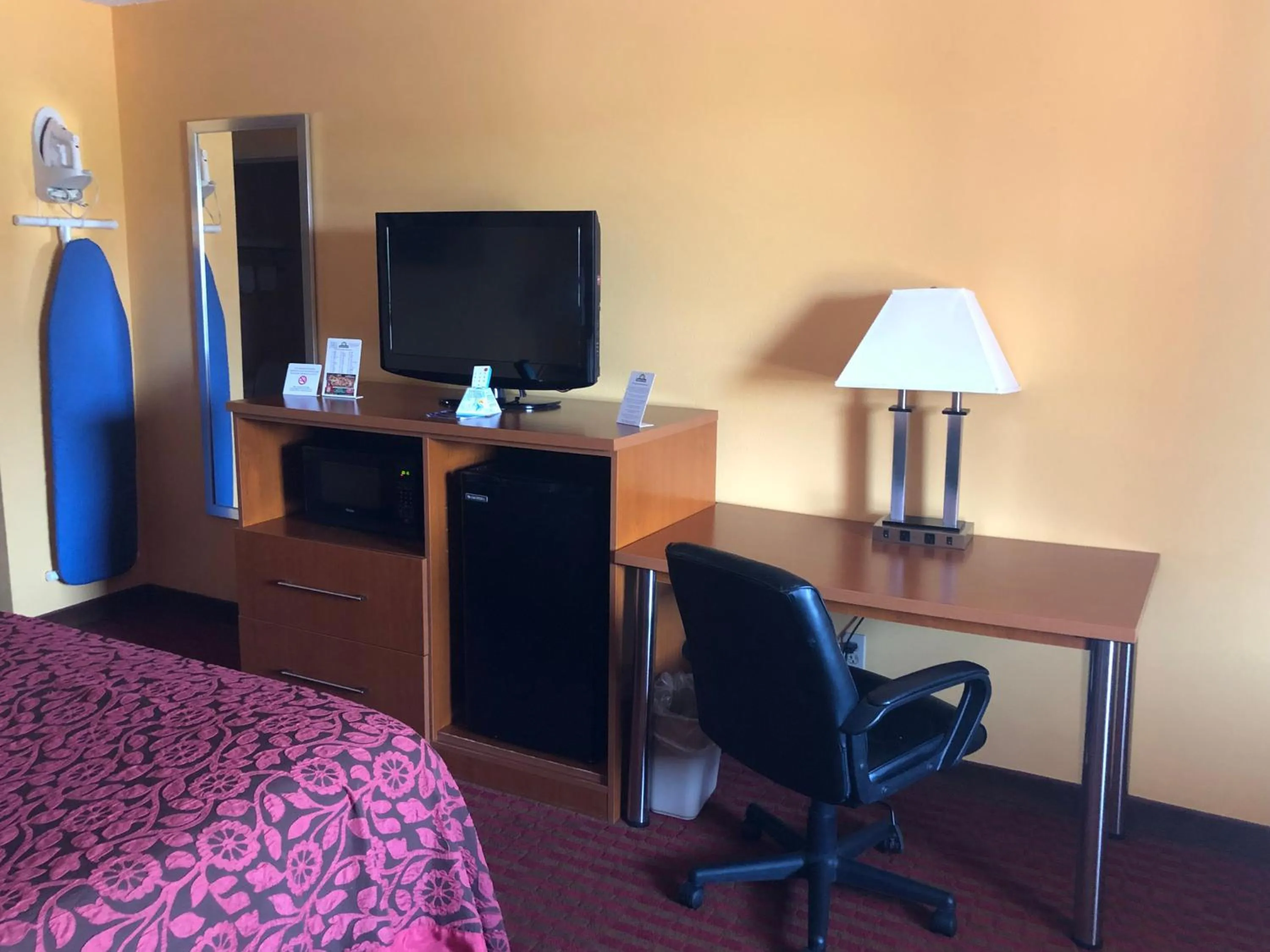 Bed in Days Inn by Wyndham Franklin