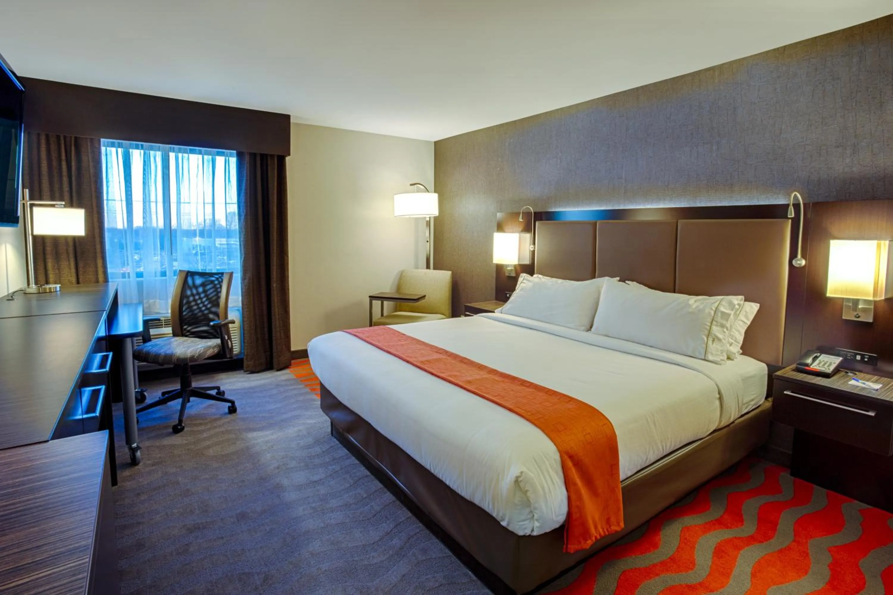Photo of the whole room, Bed in Holiday Inn Express Baltimore West - Catonsville by IHG