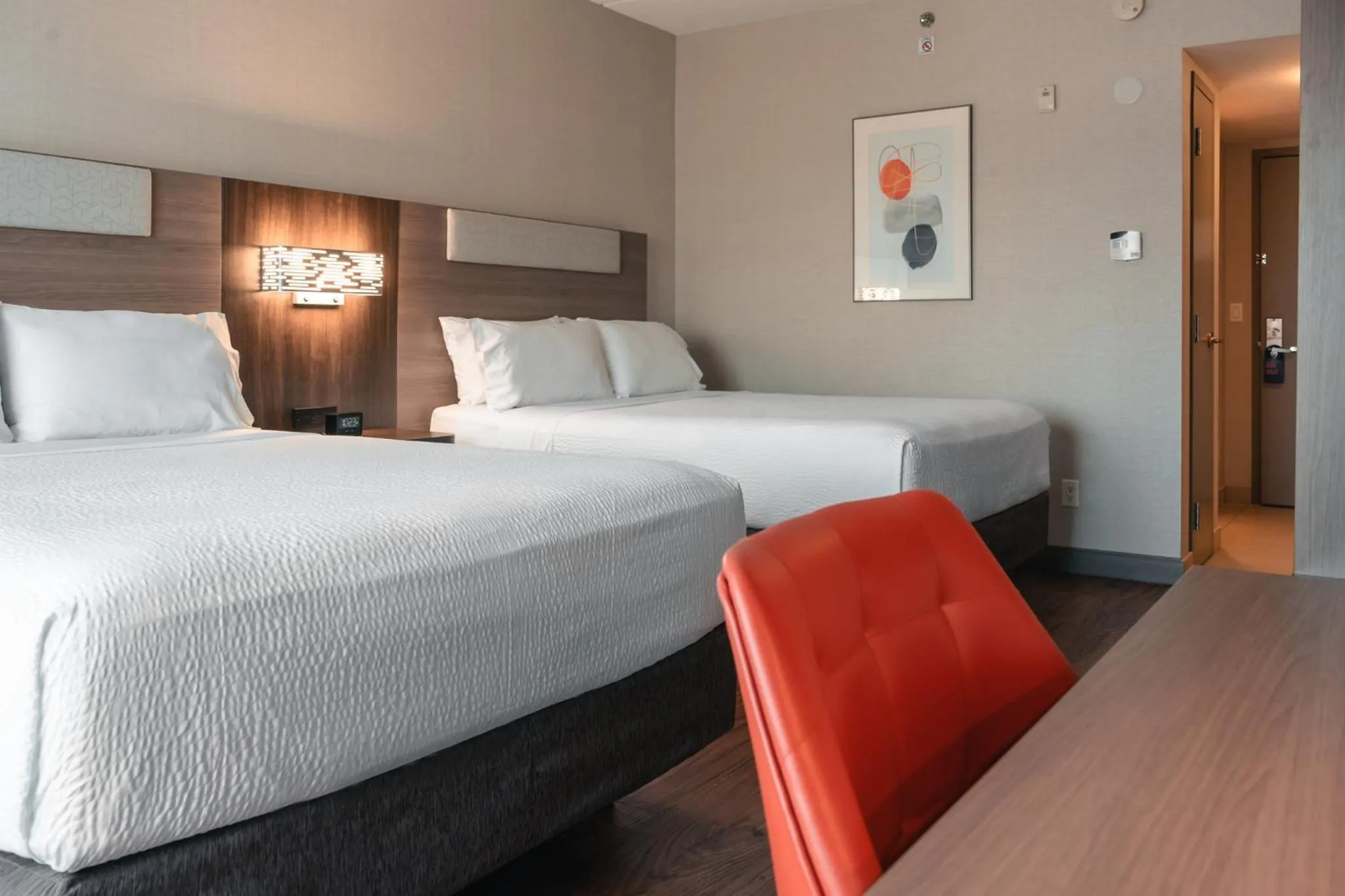 Photo of the whole room, Bed in Holiday Inn Express Kingston Central by IHG