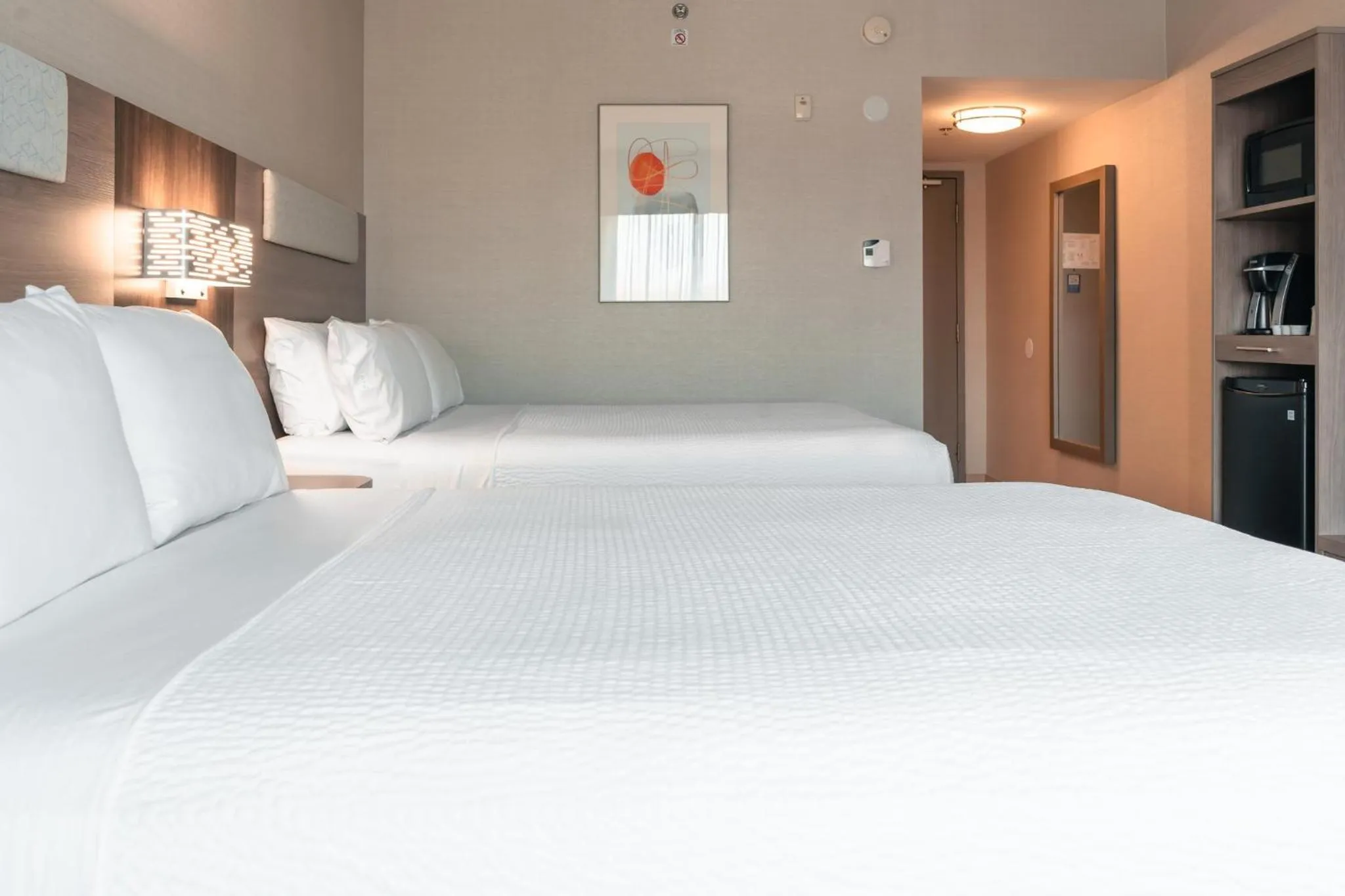 Photo of the whole room, Bed in Holiday Inn Express Kingston Central by IHG