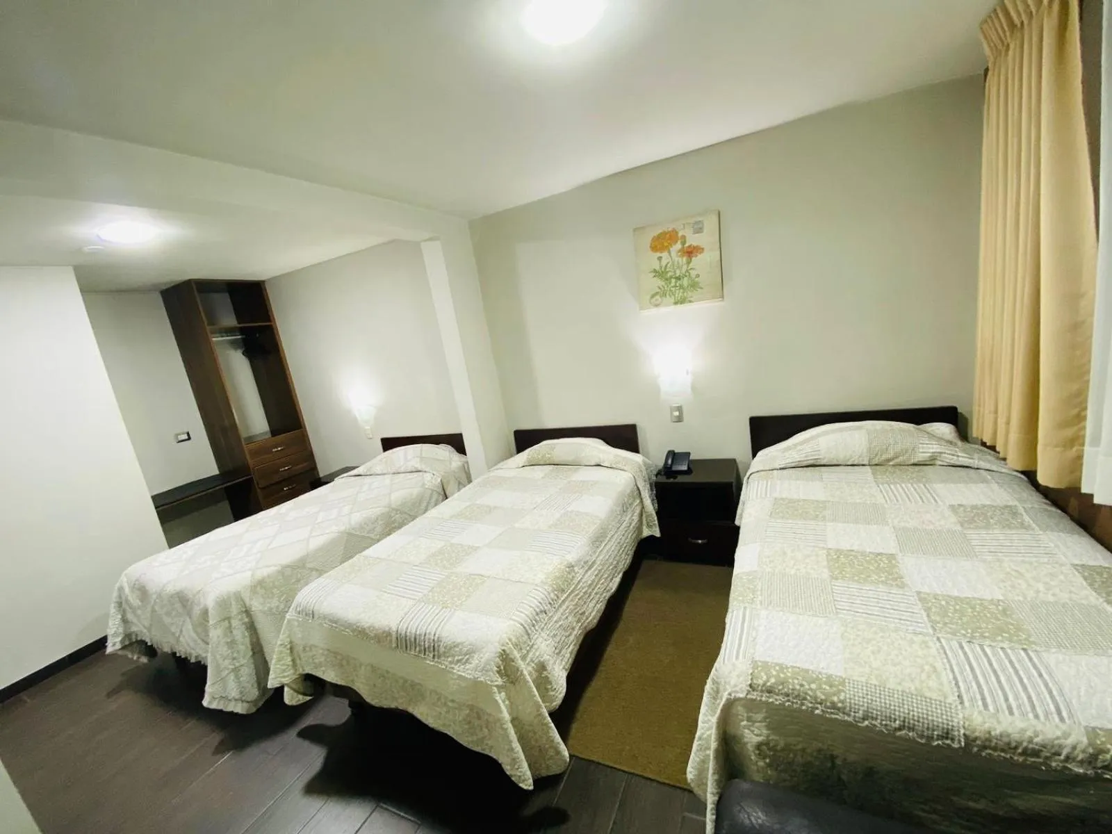 Photo of the whole room, Bed in Arequipa Inn