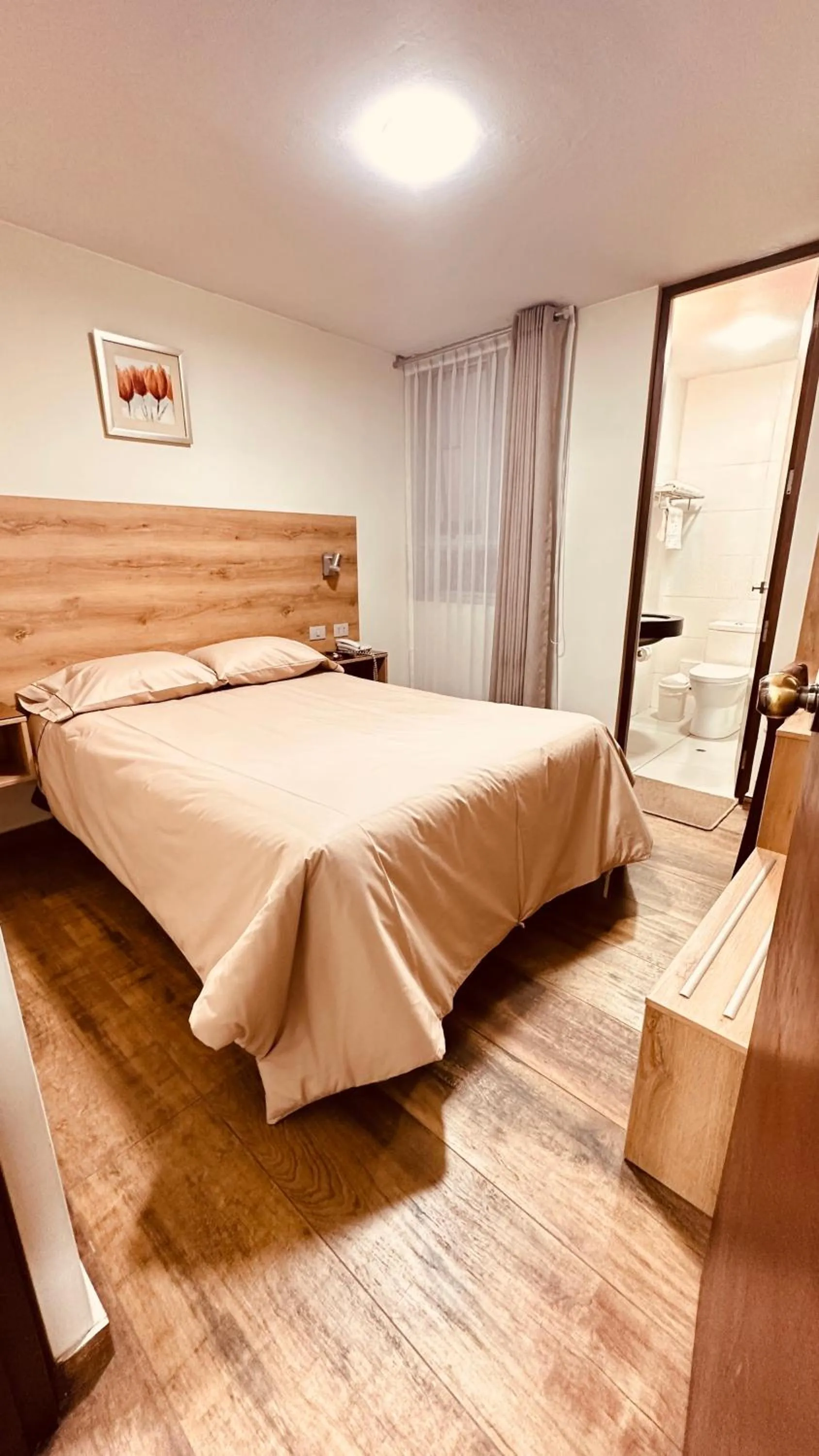 Photo of the whole room, Bed in Arequipa Inn