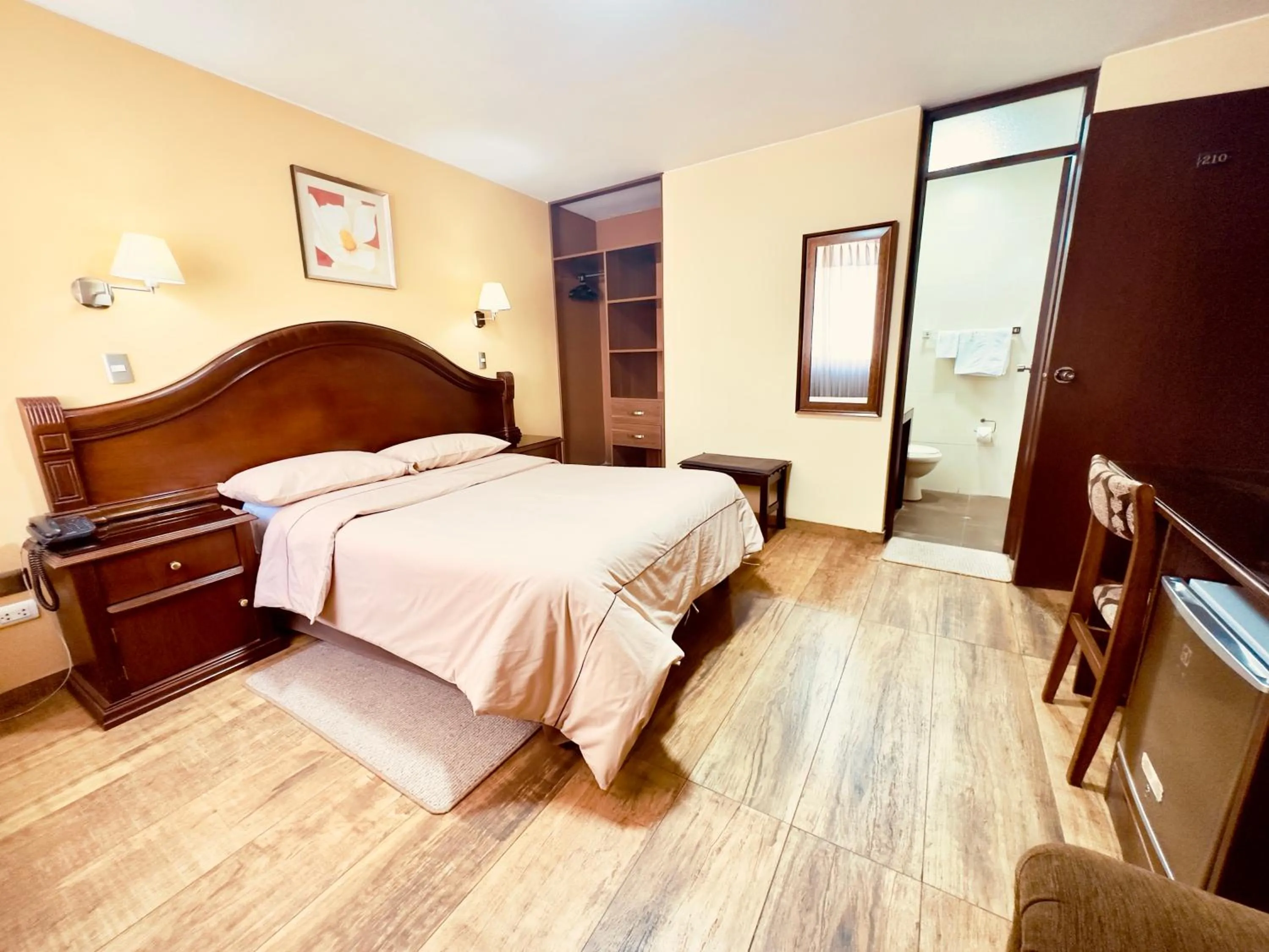 Photo of the whole room, Bed in Arequipa Inn