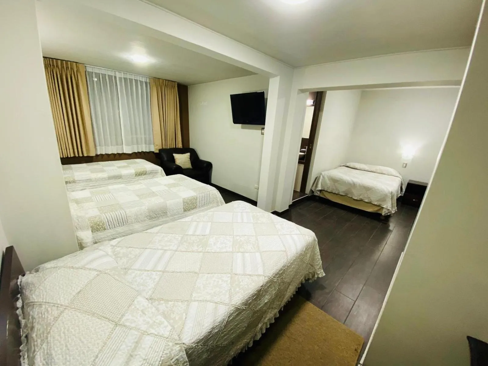 Photo of the whole room, Bed in Arequipa Inn