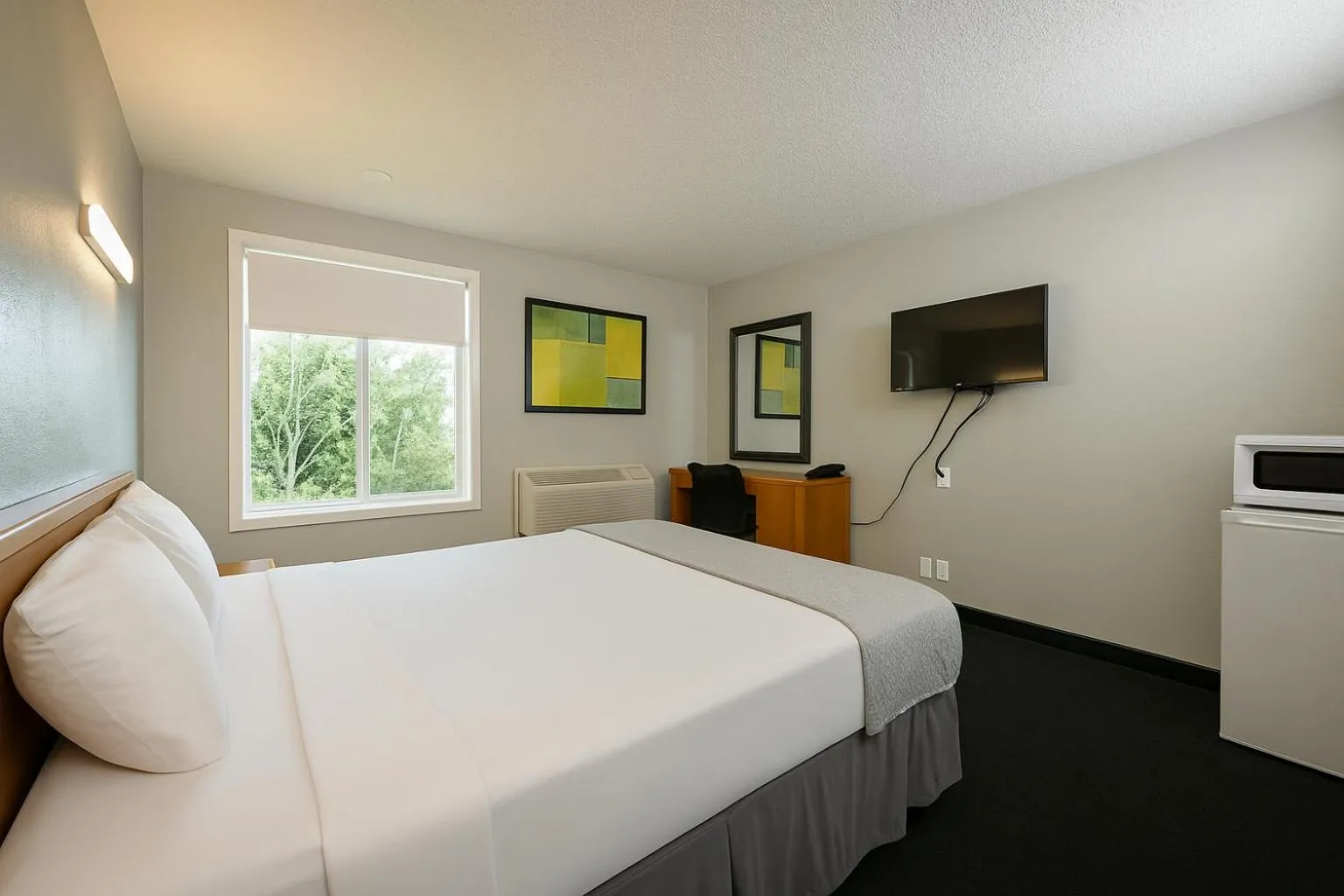 Bedroom, Bed in Sunnyside Inn and Suites