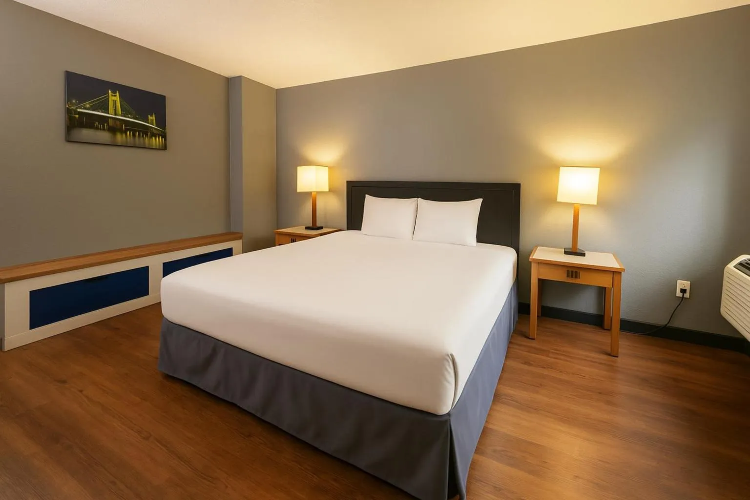 Bedroom, Bed in Sunnyside Inn and Suites