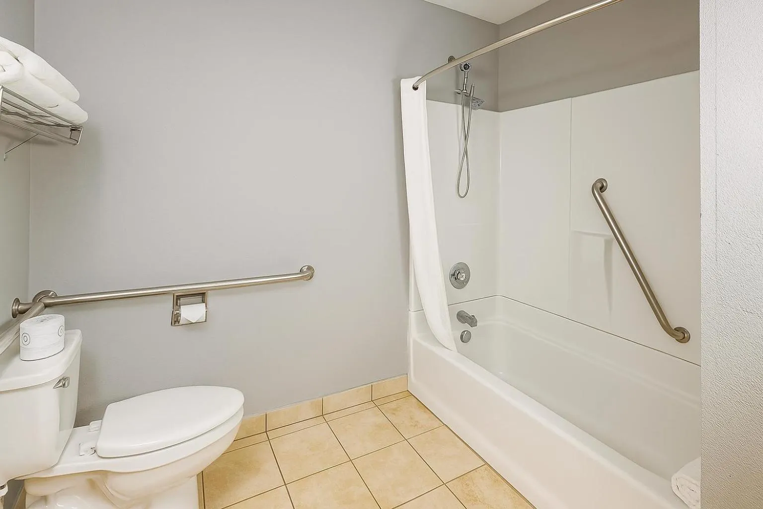 Bathroom in Sunnyside Inn and Suites