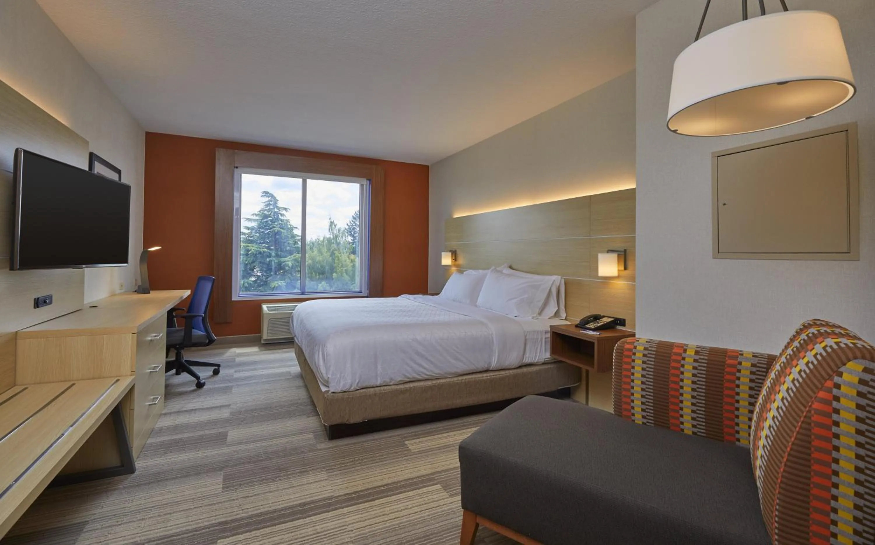 Photo of the whole room, Bed in Holiday Inn Express : Eugene - Springfield by IHG