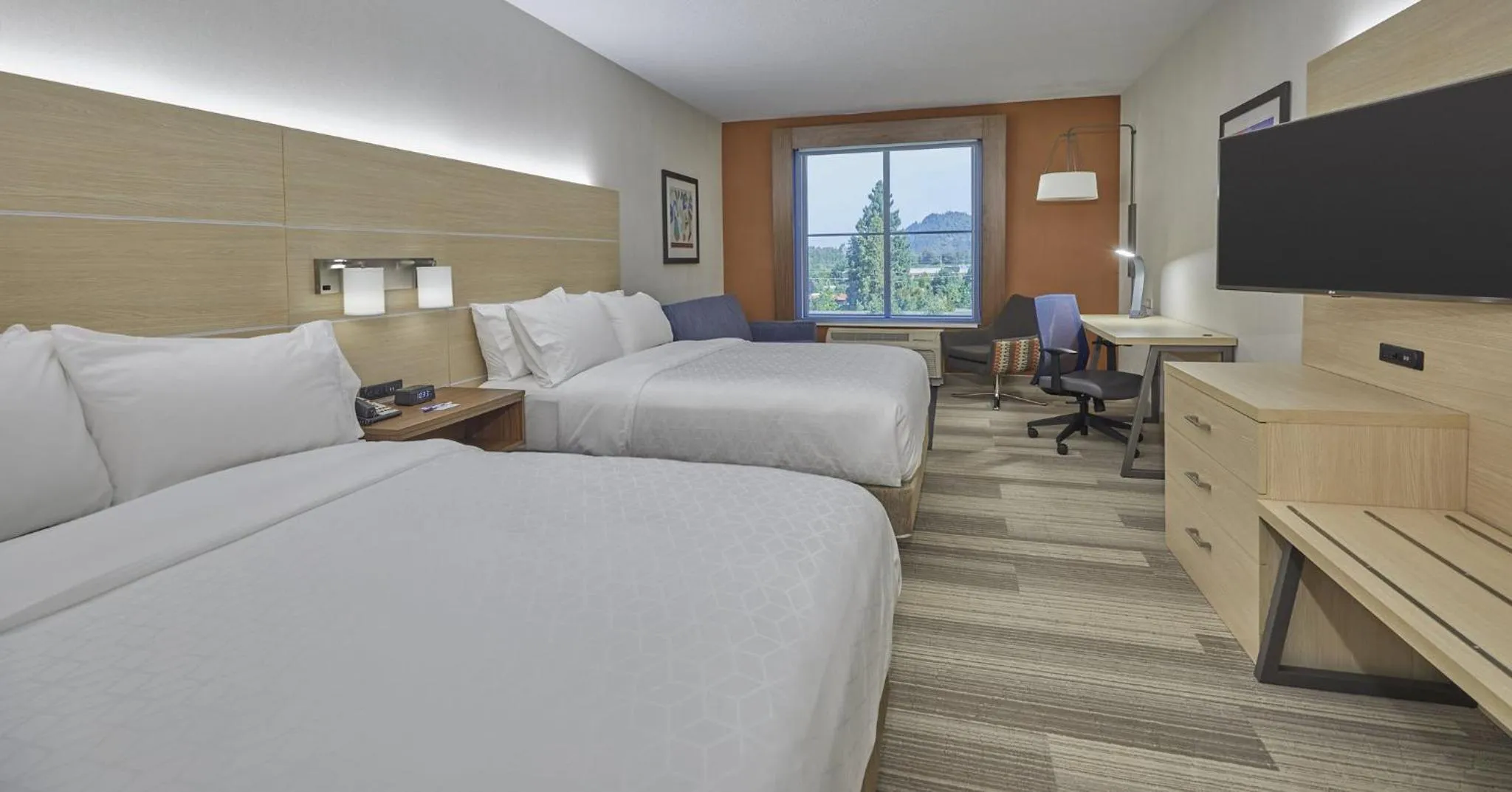 Photo of the whole room, Bed in Holiday Inn Express : Eugene - Springfield by IHG