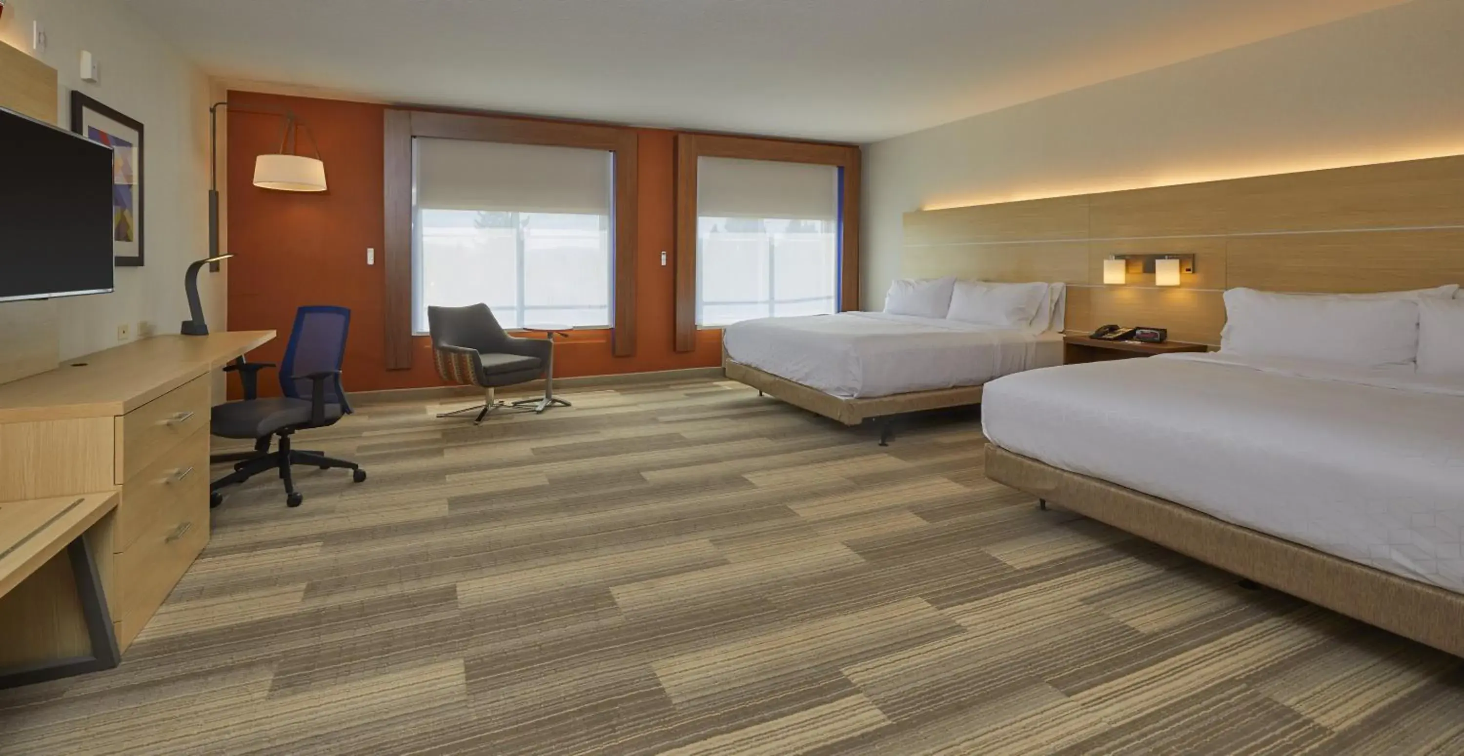 Standard Queen Room with Two Queen Beds and Mobility Accessible Roll-In Shower in Holiday Inn Express : Eugene - Springfield by IHG Standard Queen Room with Two Queen Beds and Mobility Accessible Roll-In Shower in Holiday Inn Express : Eugene - Springfield by IHG