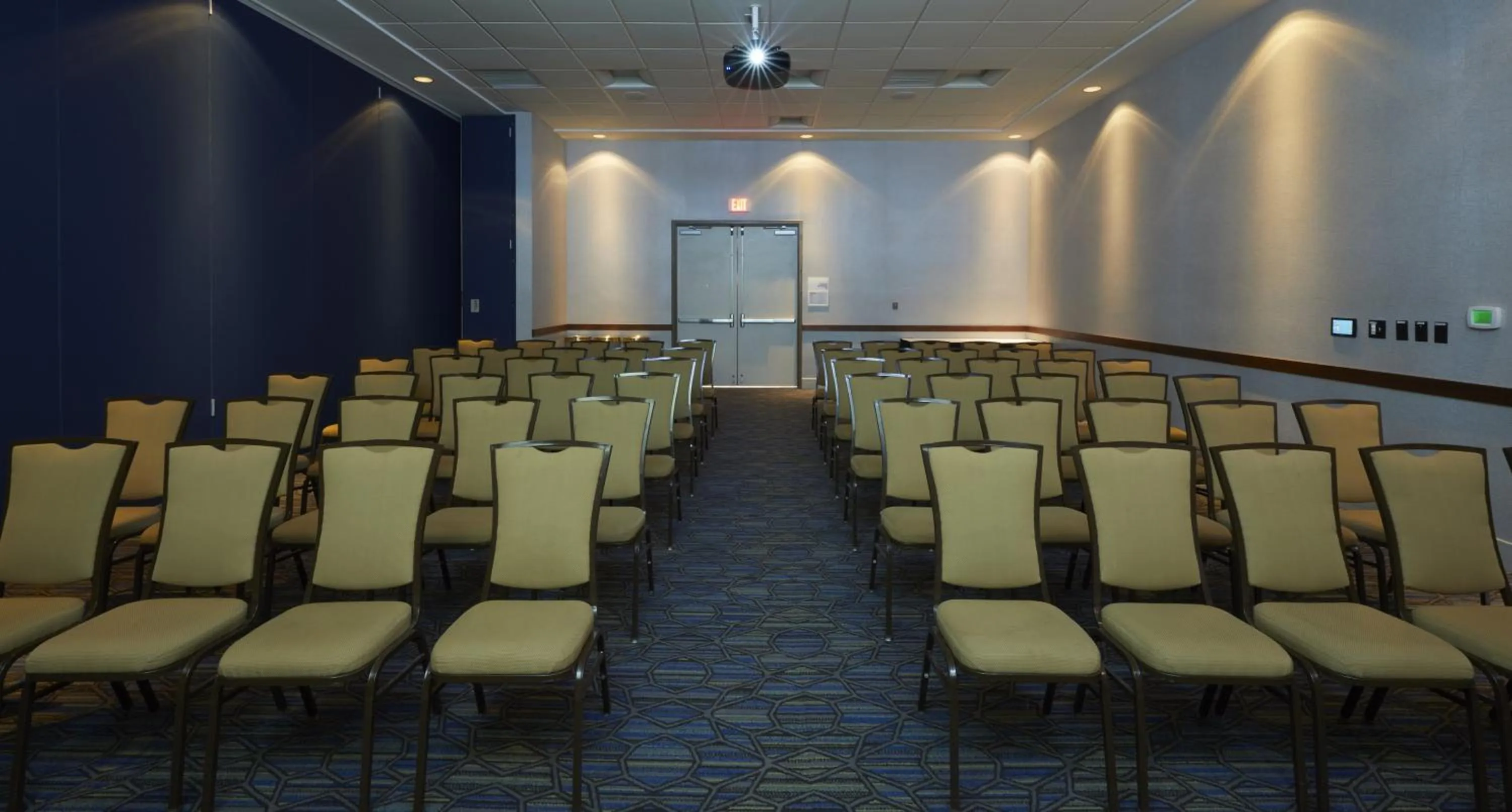 Meeting/conference room in Holiday Inn Express : Eugene - Springfield by IHG