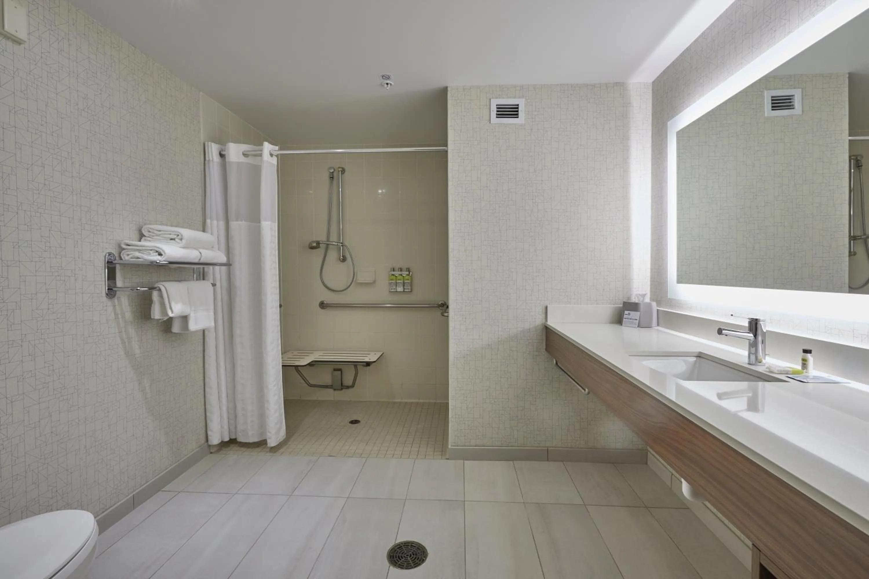 Bathroom in Holiday Inn Express : Eugene - Springfield by IHG
