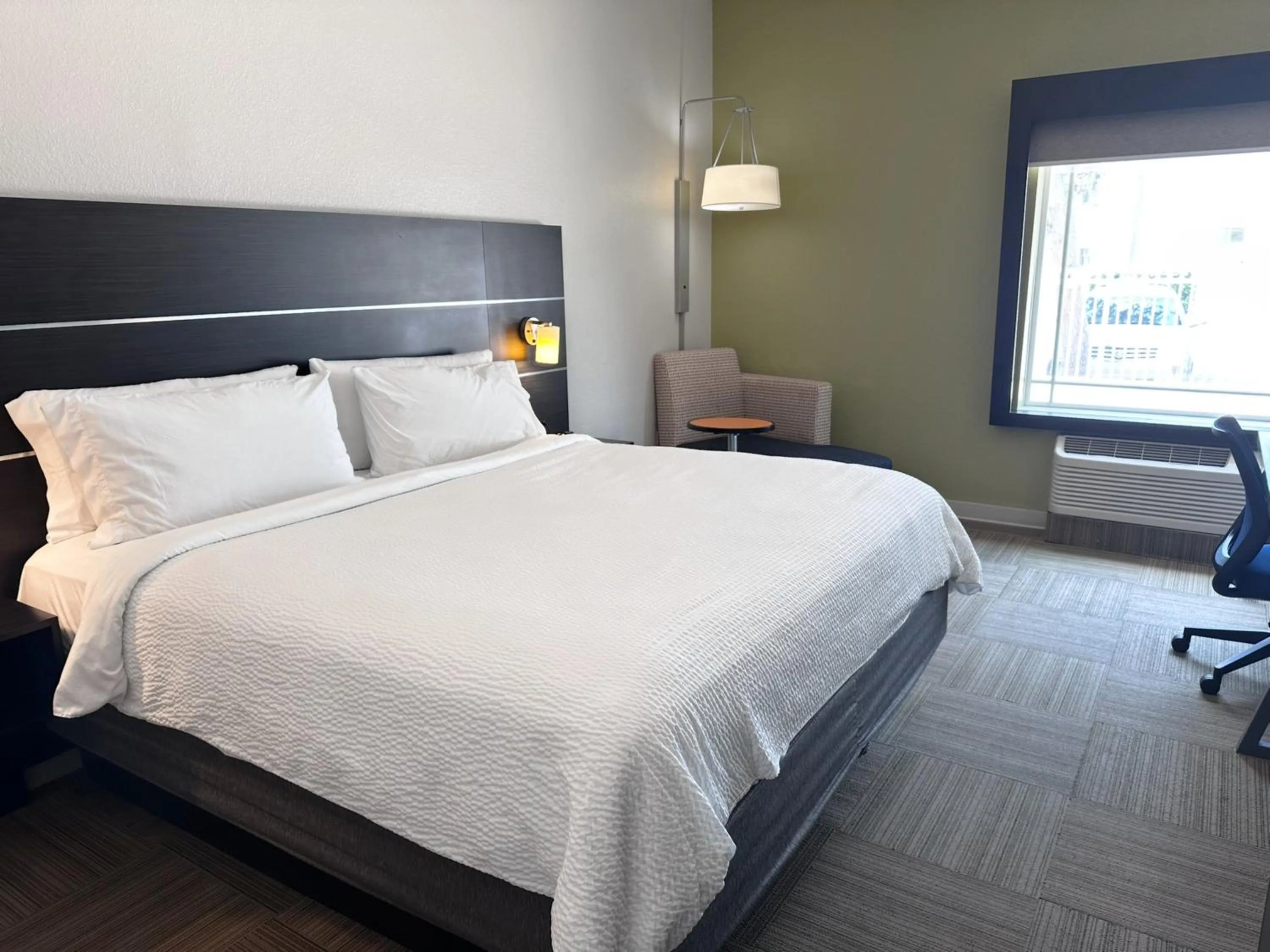 Photo of the whole room, Bed in Holiday Inn Express Venice by IHG
