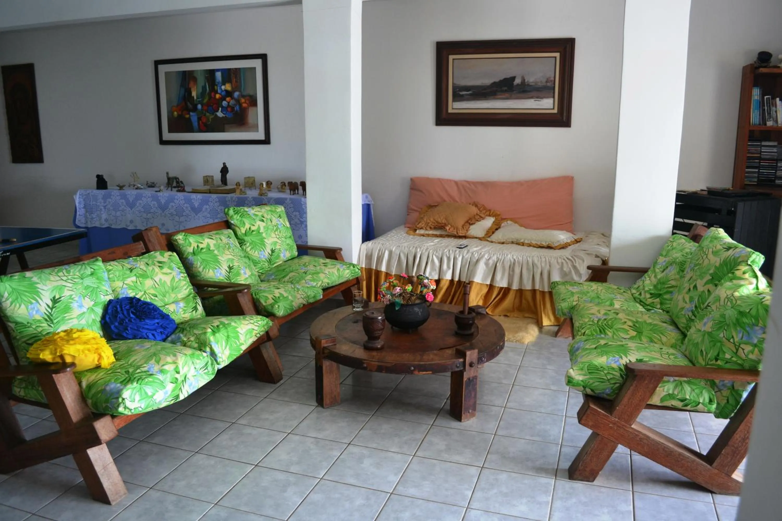 Communal lounge/ TV room in Jacumã´s Lodge Hotel