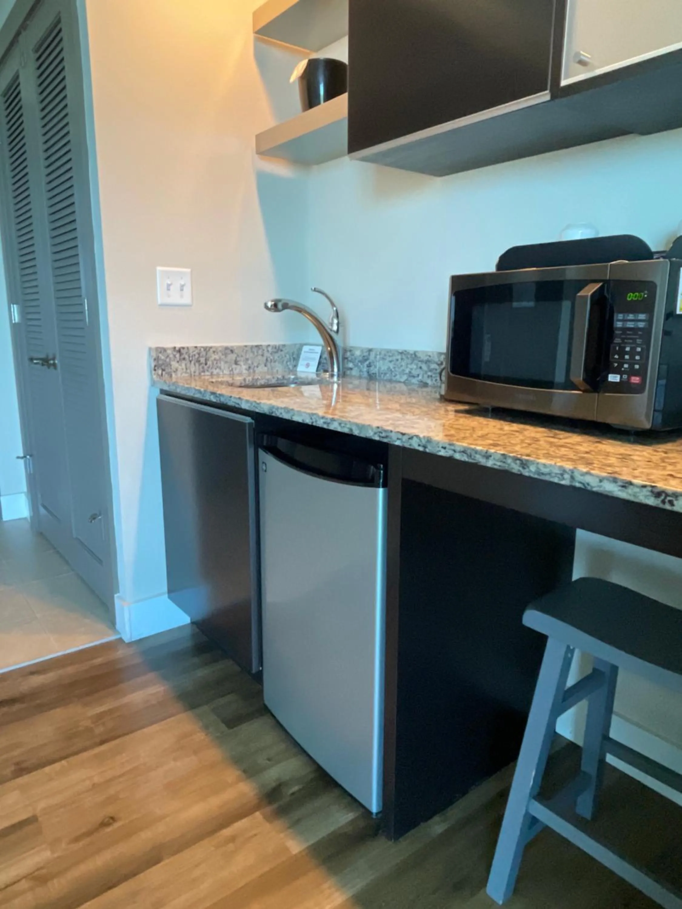 Kitchen or kitchenette in South Beach Biloxi Hotel & Suites