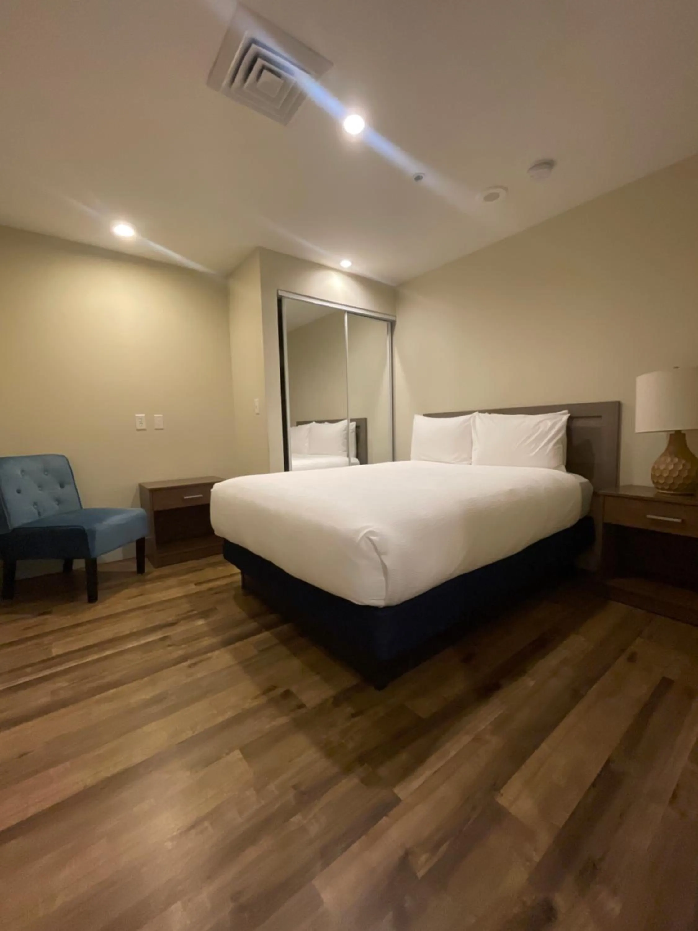 Bedroom, Bed in South Beach Biloxi Hotel & Suites