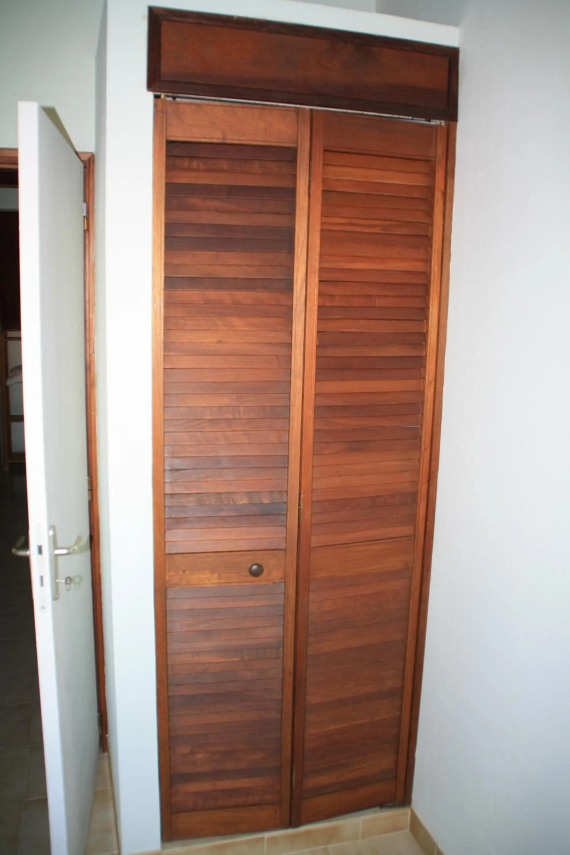 wardrobe in Résidence Sucrerie Motel - Les Anses-d'Arlets - Martinique