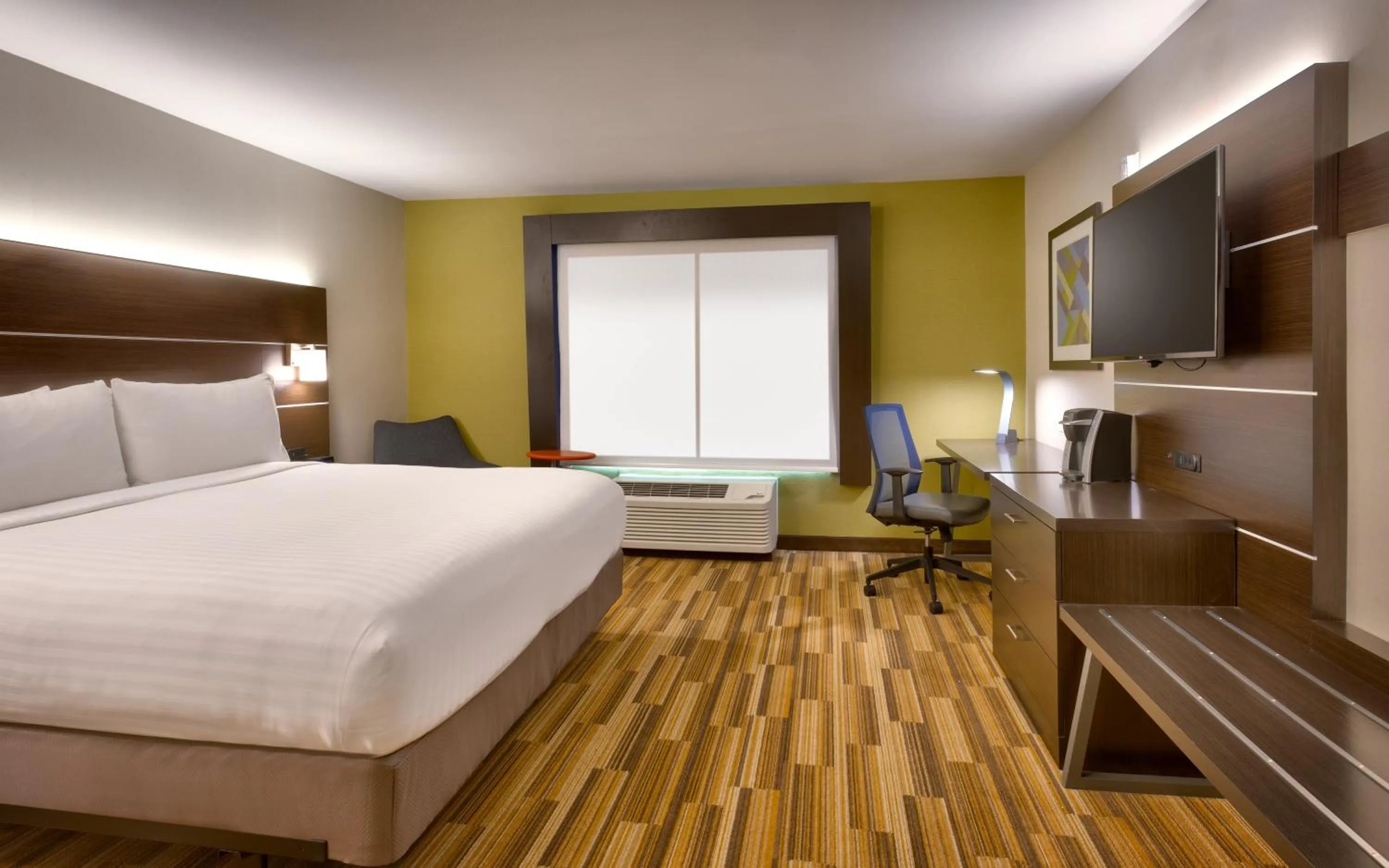Photo of the whole room, Bed in Holiday Inn Express El Paso I-10 East by IHG