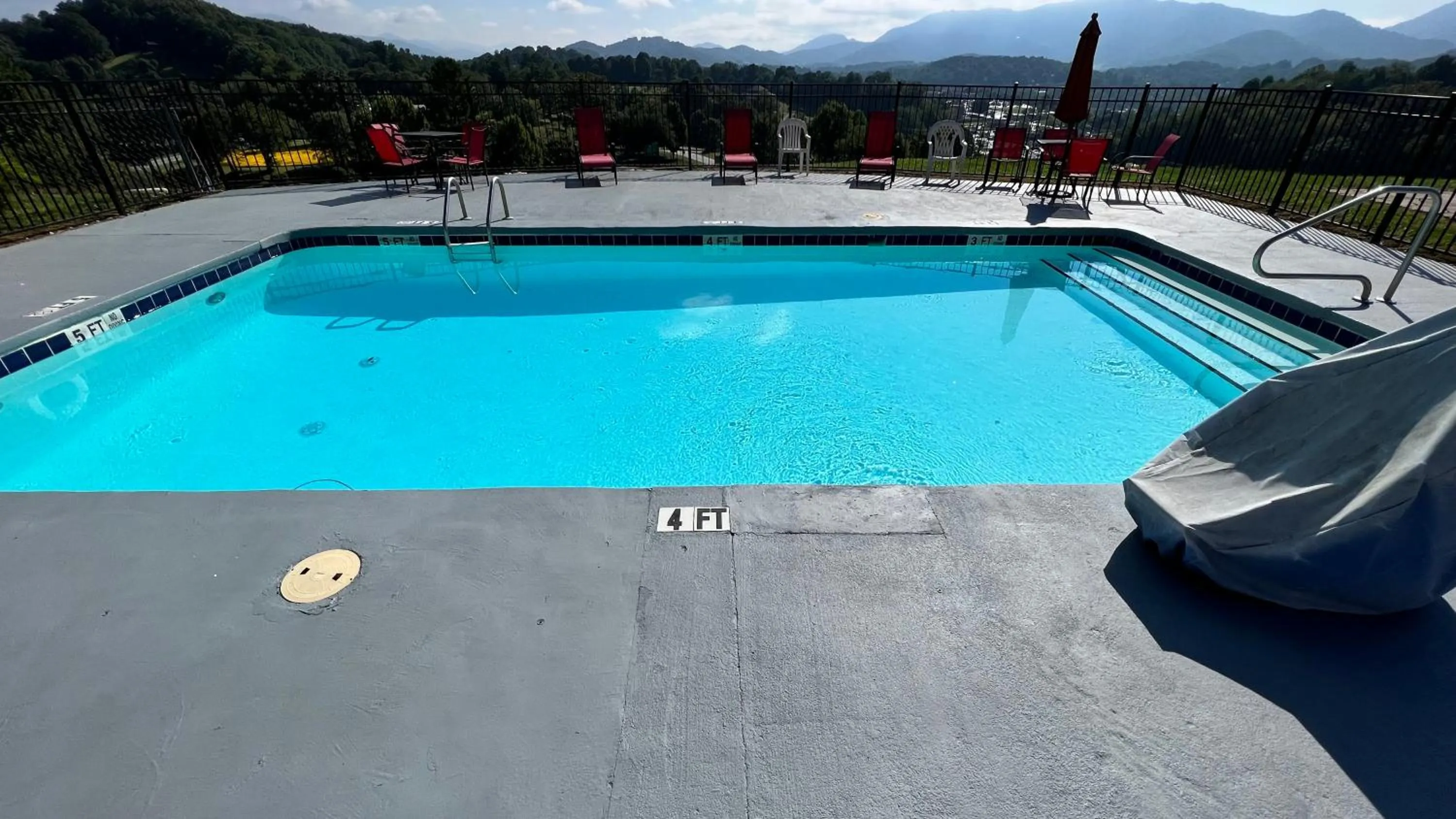 Pool view in Econo Lodge Waynesville