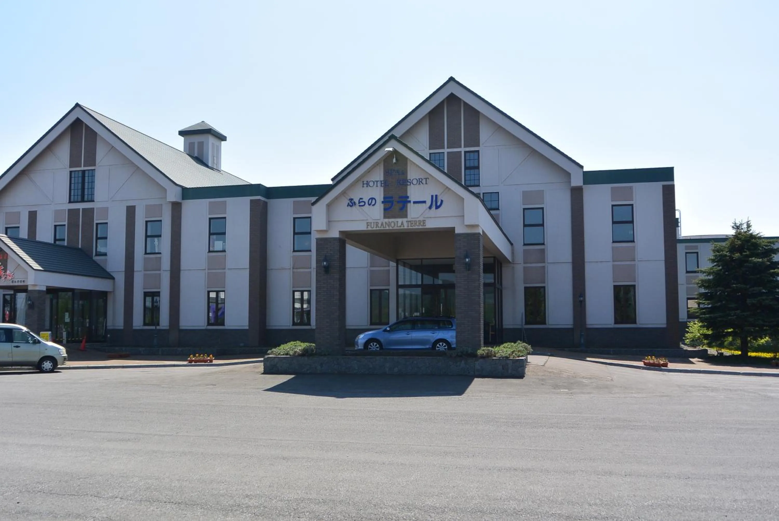 Facade/entrance in Furano La Terre