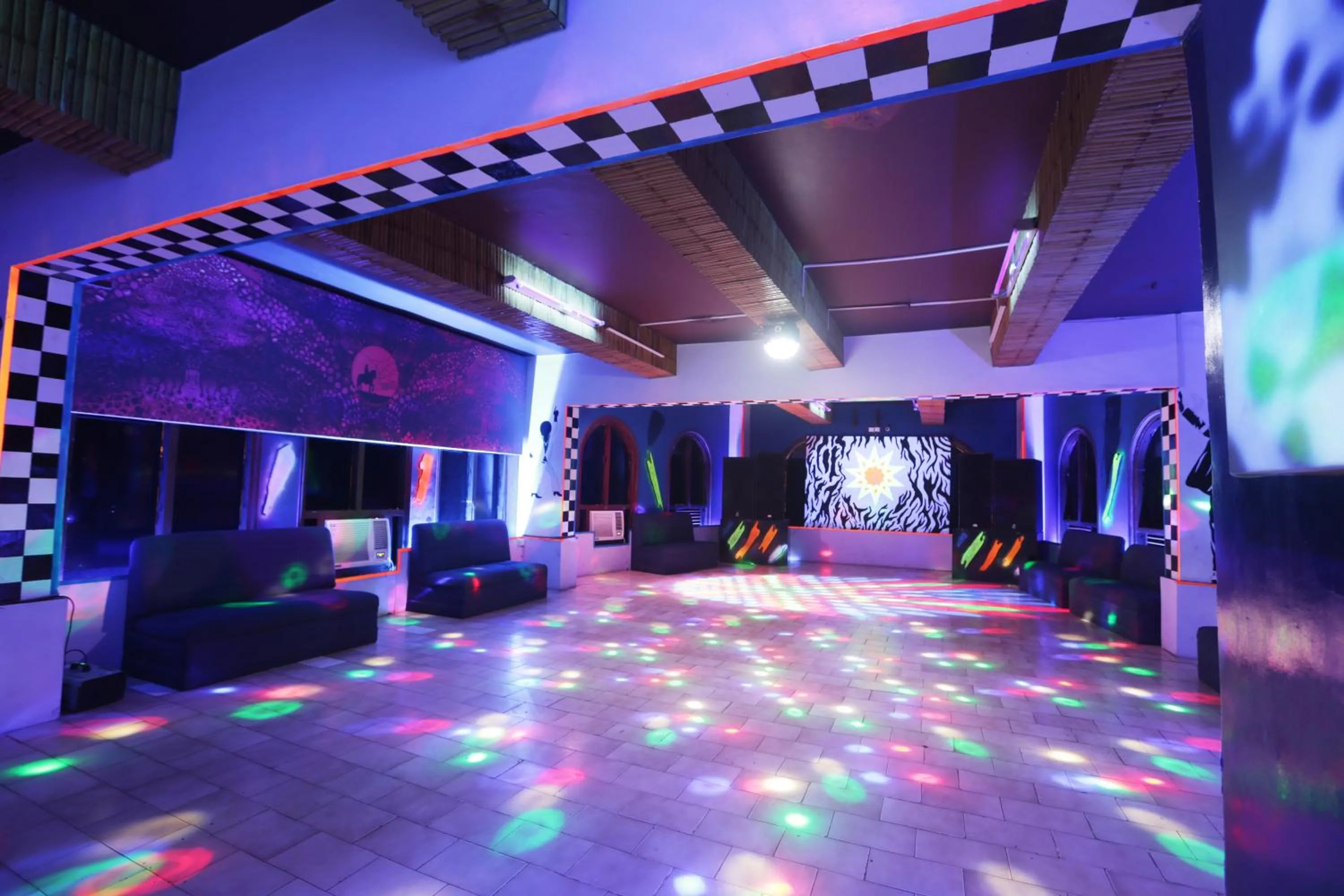 Lounge or bar in The Byke Old Anchor Beach Resort & Spa