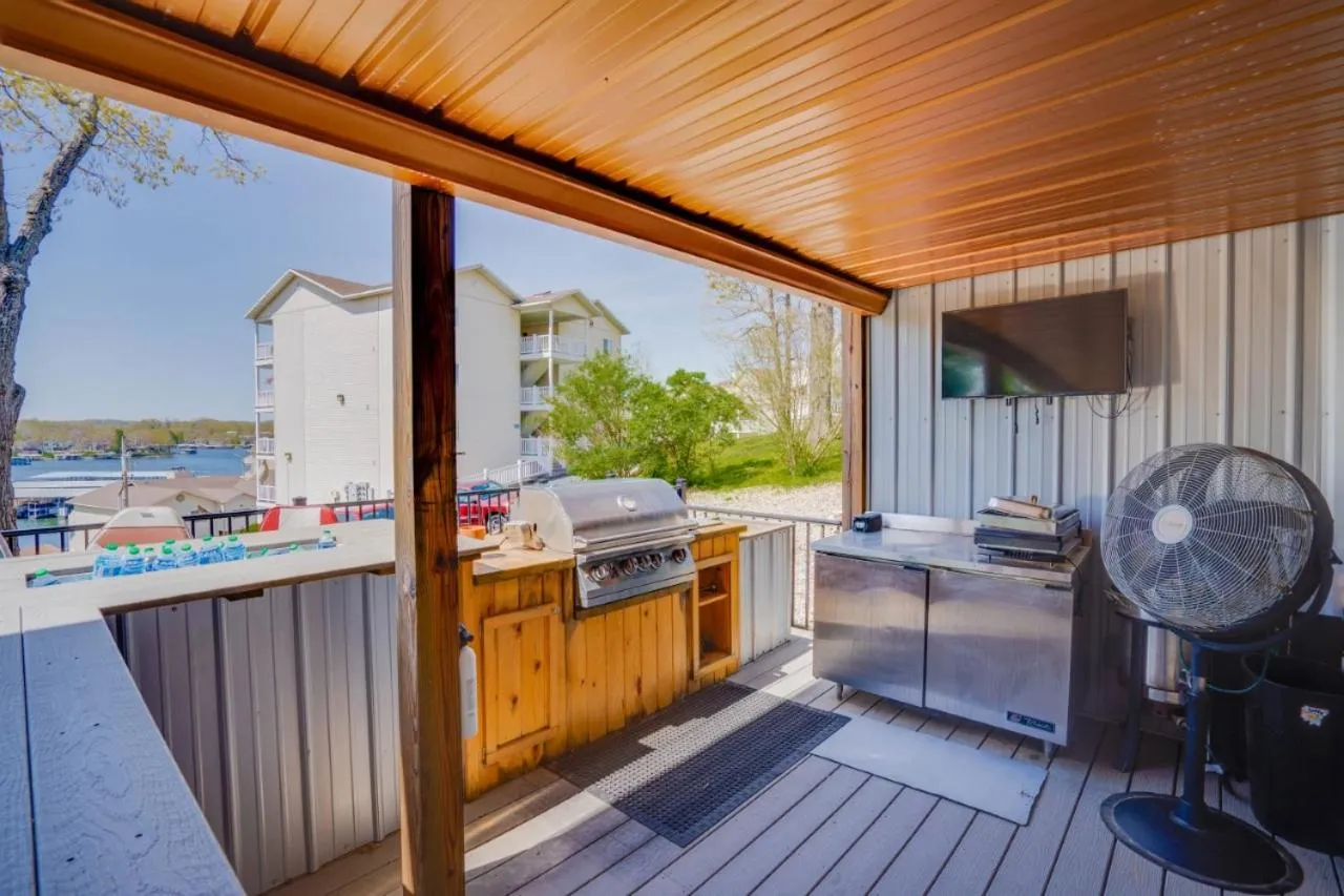 BBQ facilities in Lake Breeze Timber