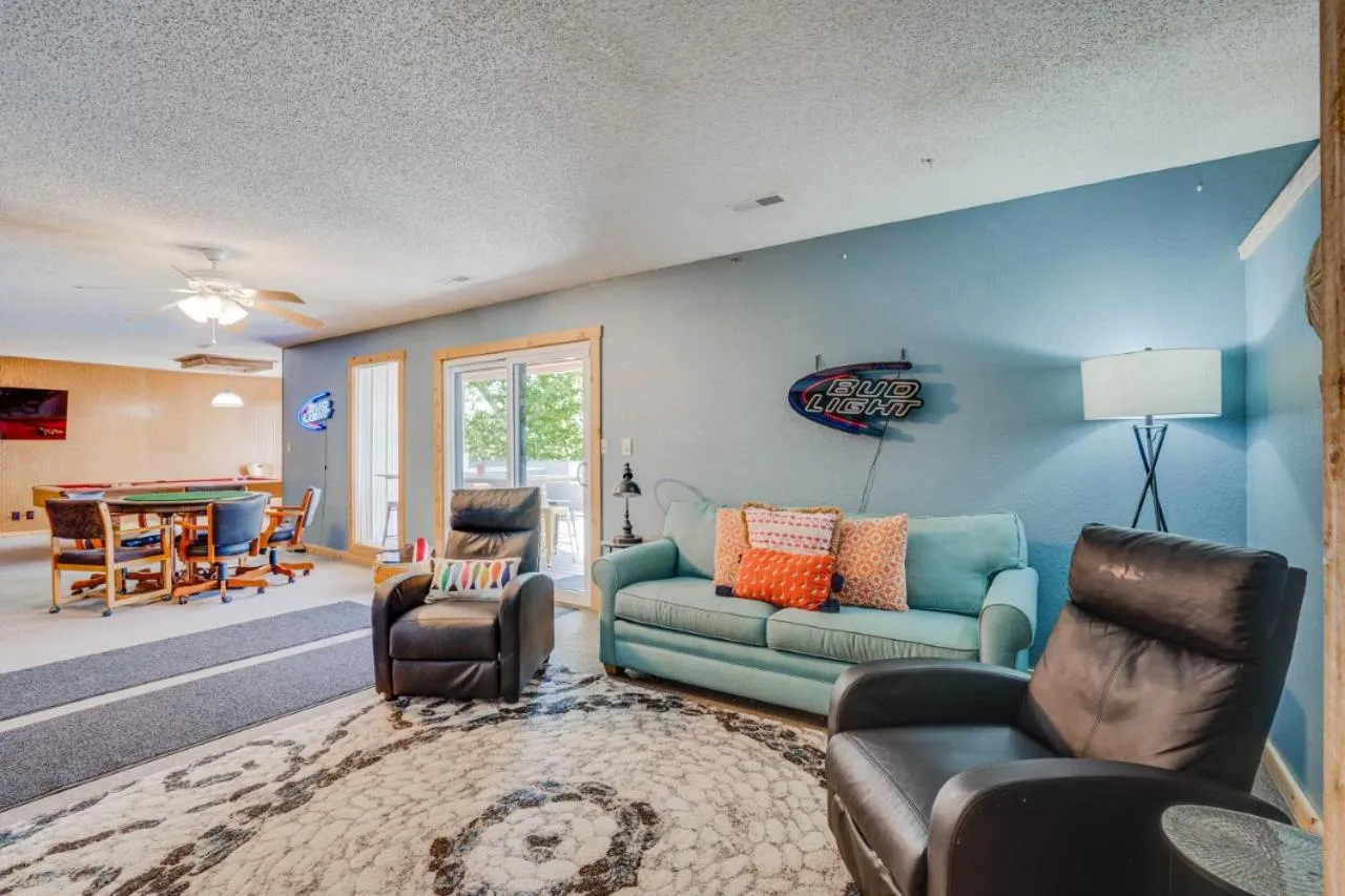 Game Room in Lake Breeze Timber