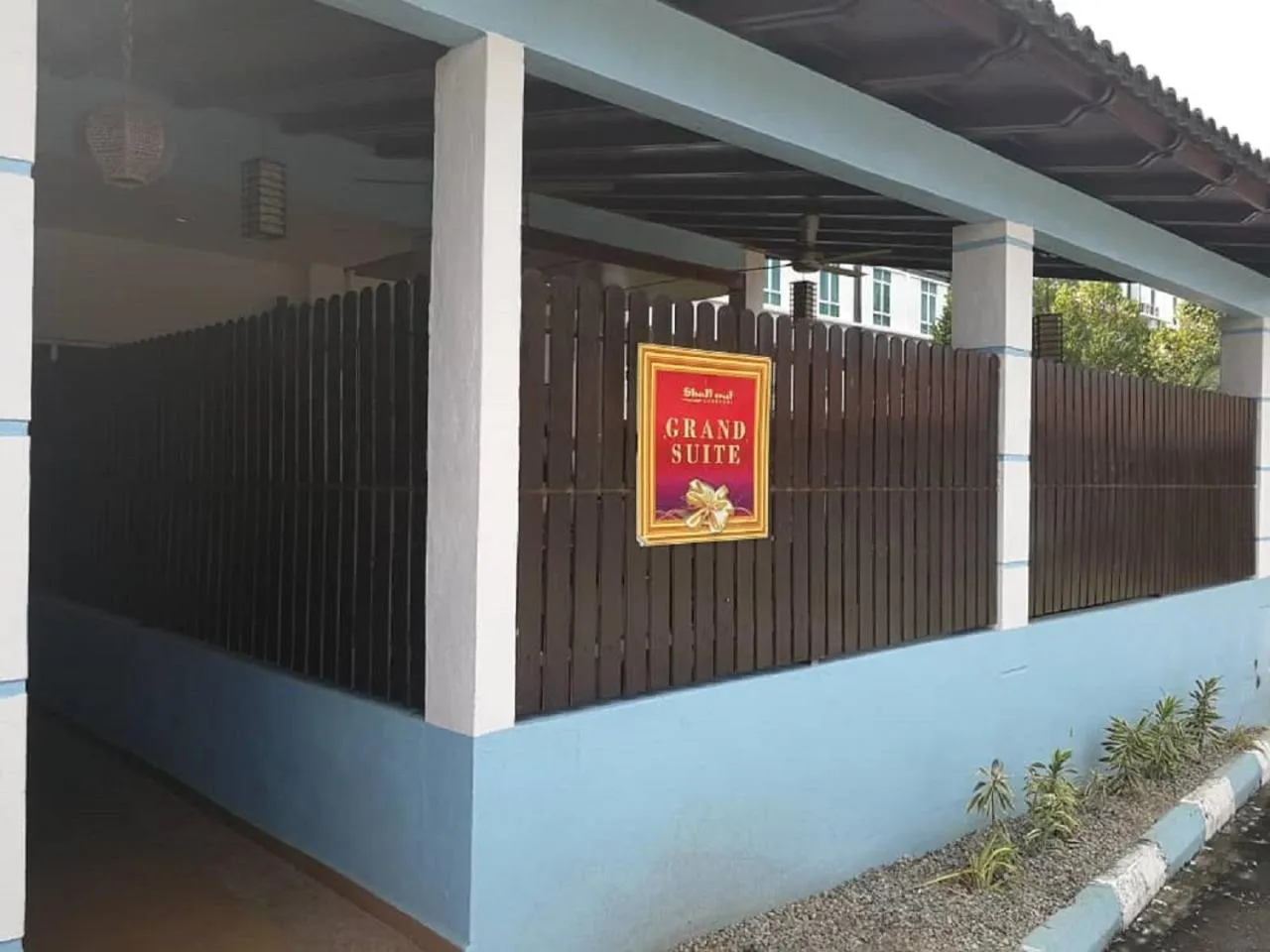 Adina Drive In Motel