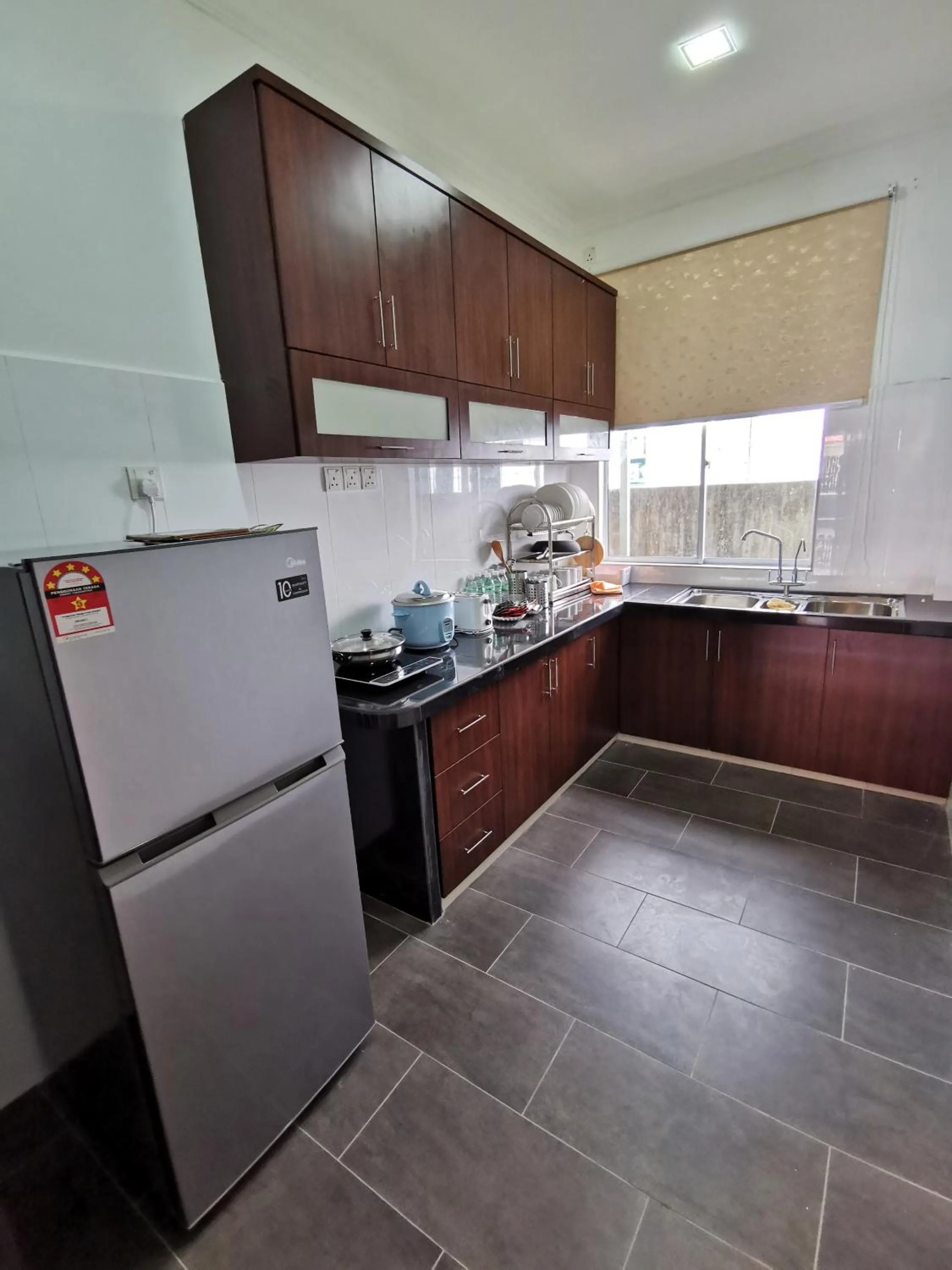 Adina Drive In Motel