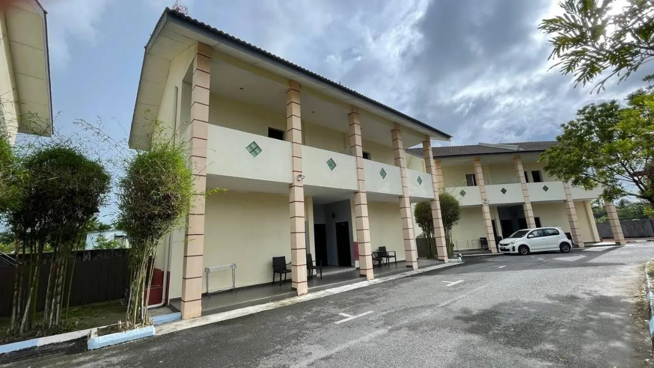 Adina Drive In Motel