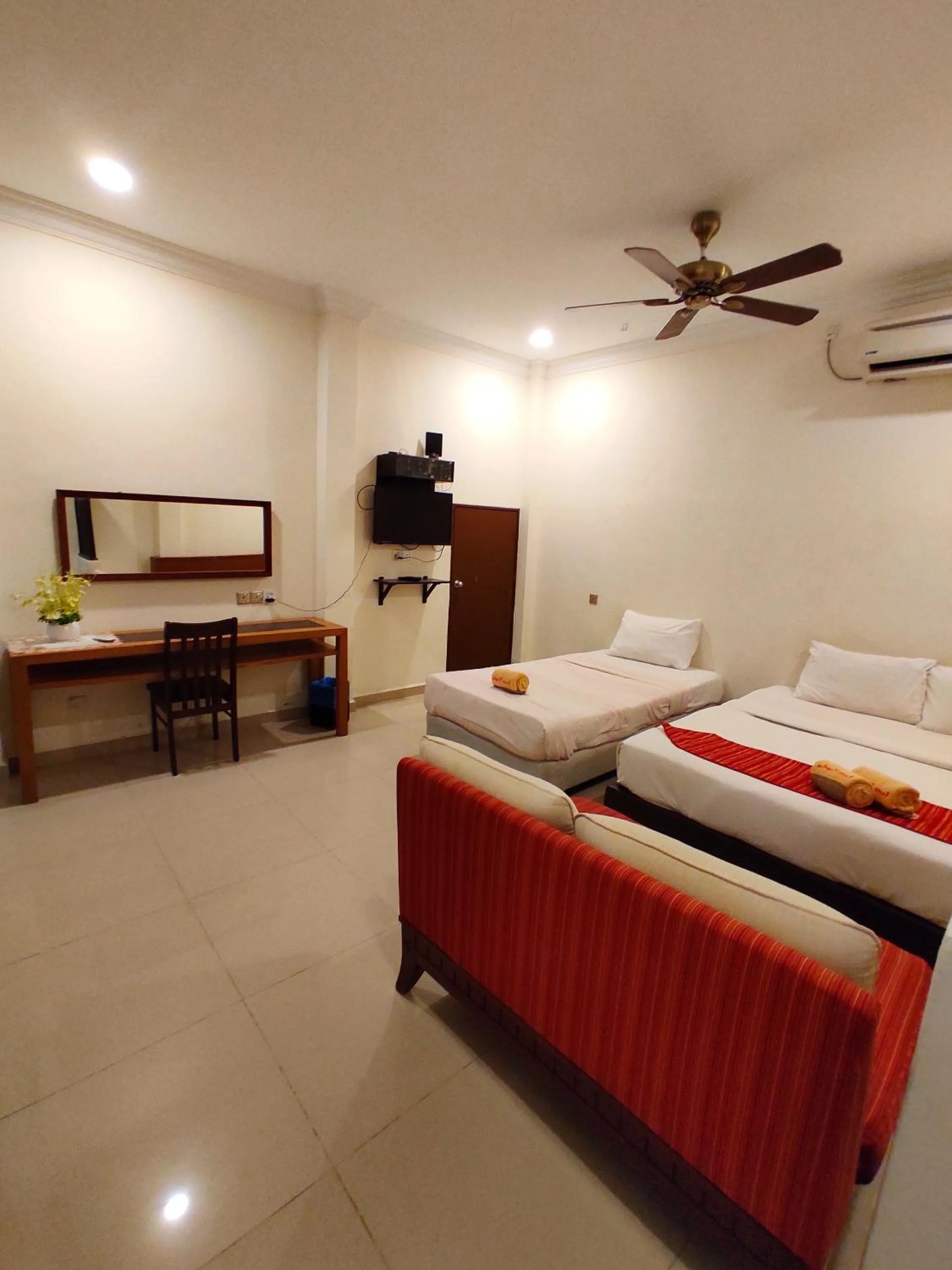 Bed in Adina Drive In Motel