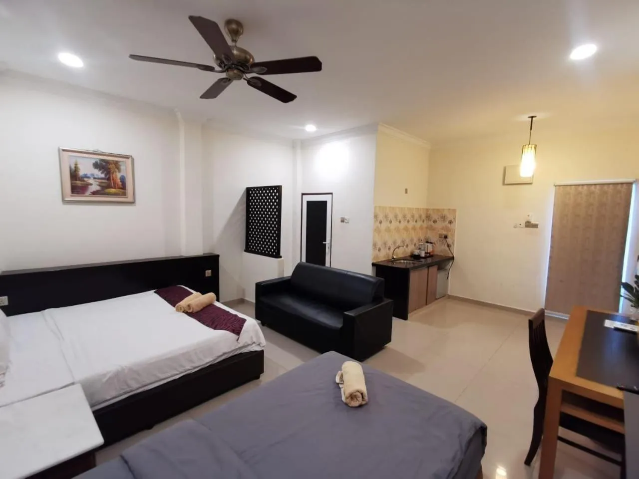 Bed in Adina Drive In Motel