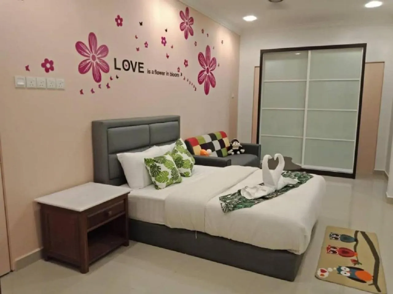 Bed in Adina Drive In Motel