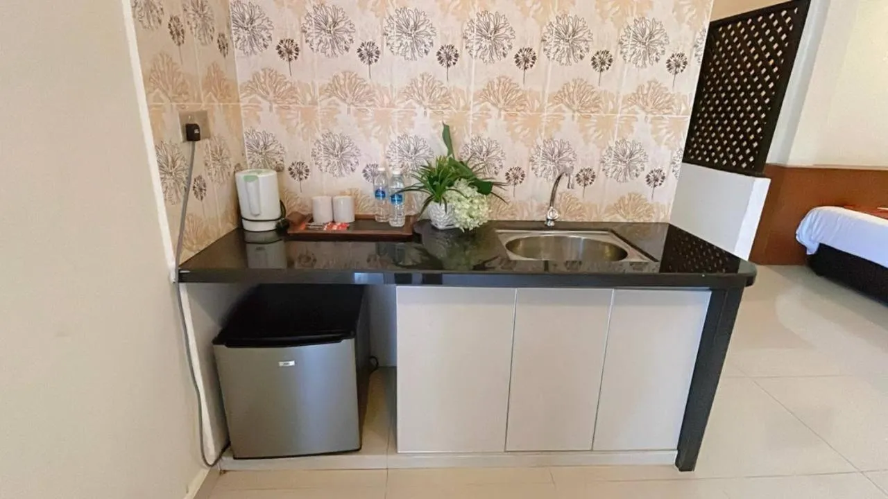 Adina Drive In Motel