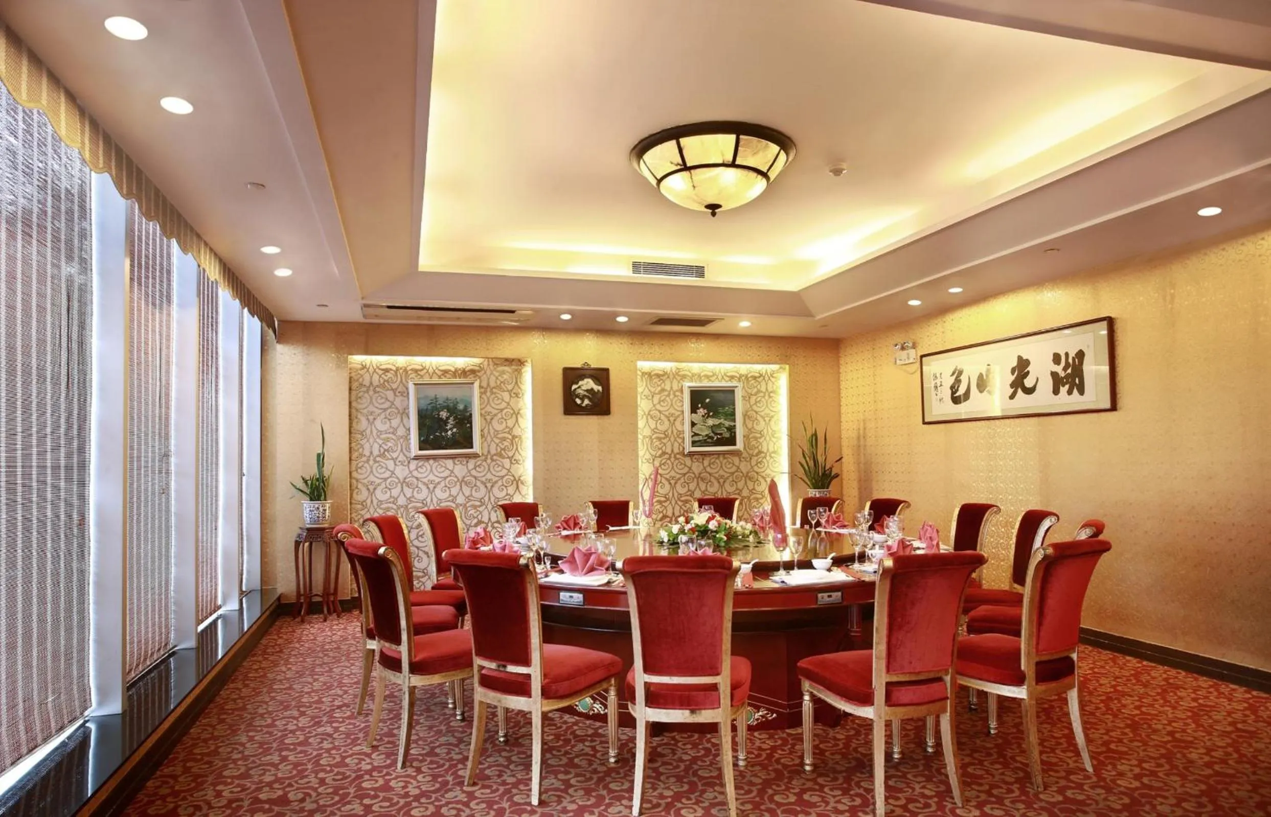 Restaurant/places to eat in Lijiang Waterfall Hotel Guilin